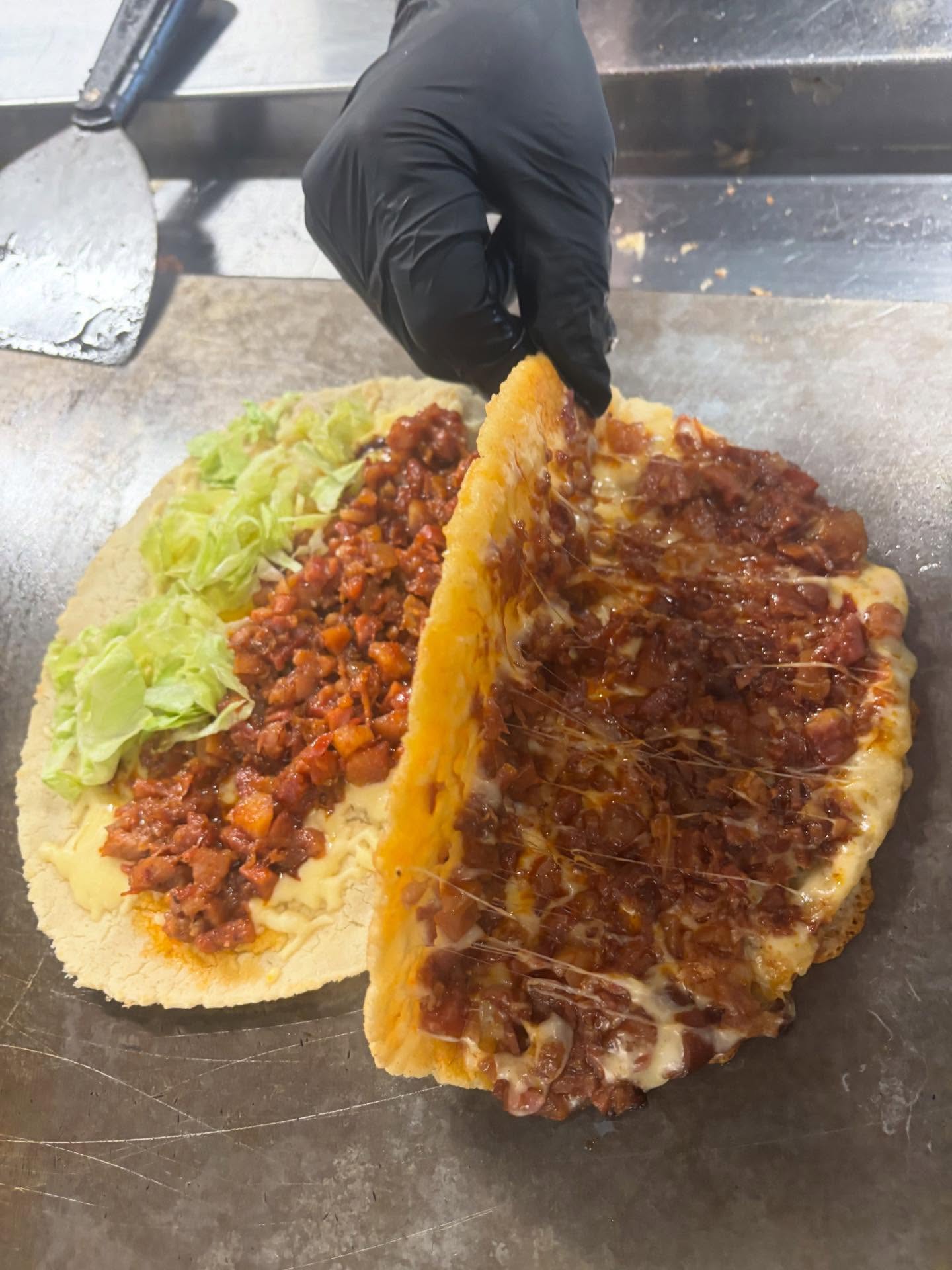 BUENAS TARDES ‼️‼️
‼️‼️58 Washington Terrace Newburgh NY ‼️‼️
(845) 541-7855
🔵QUESADILLAS DE CHINCHÓN PRENSADO🔵👌
🔥QUESABIRRIA
🔥GORDITAS CHICHARRON PRENSADO
🔥TACOS D CABEZA
🔥QUESAPASOR
ESTA SEMANA‼️‼️
MARTES 11-9PM
MIERCOLES 11-9PM
JUEVES 11-9pm
VIERNES 12PM-10PM
SABADO 12PM-10PM
DOMINGO 12PM-7PM
#newburghny #tacosmexicanos #quesabirria #hudsonvalleyny #tortas gelatinamosaico taco