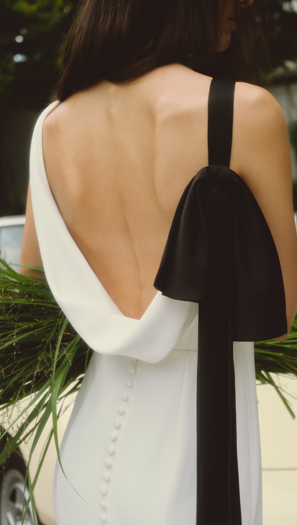 Cool, classy & timeless. Carolyn Bassette Kennedy is the blueprint for a chic wedding look ✨ who else is watching Love Story? 🤍