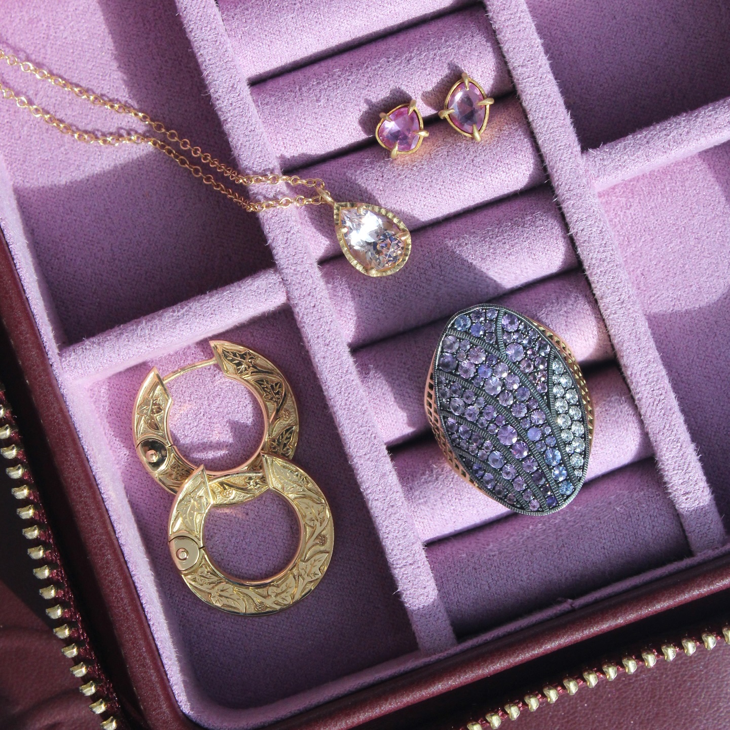Gorgeous selections for any jewelry box! ✨ Did you hear?! We’re having a daylight savings sale! 20% off all jewelry, now through Monday 11:59pm CST. 🥰💖🌷🌱
#artisianjewelry #finejewels #futureheirlooms #jotd #handmadejewelry