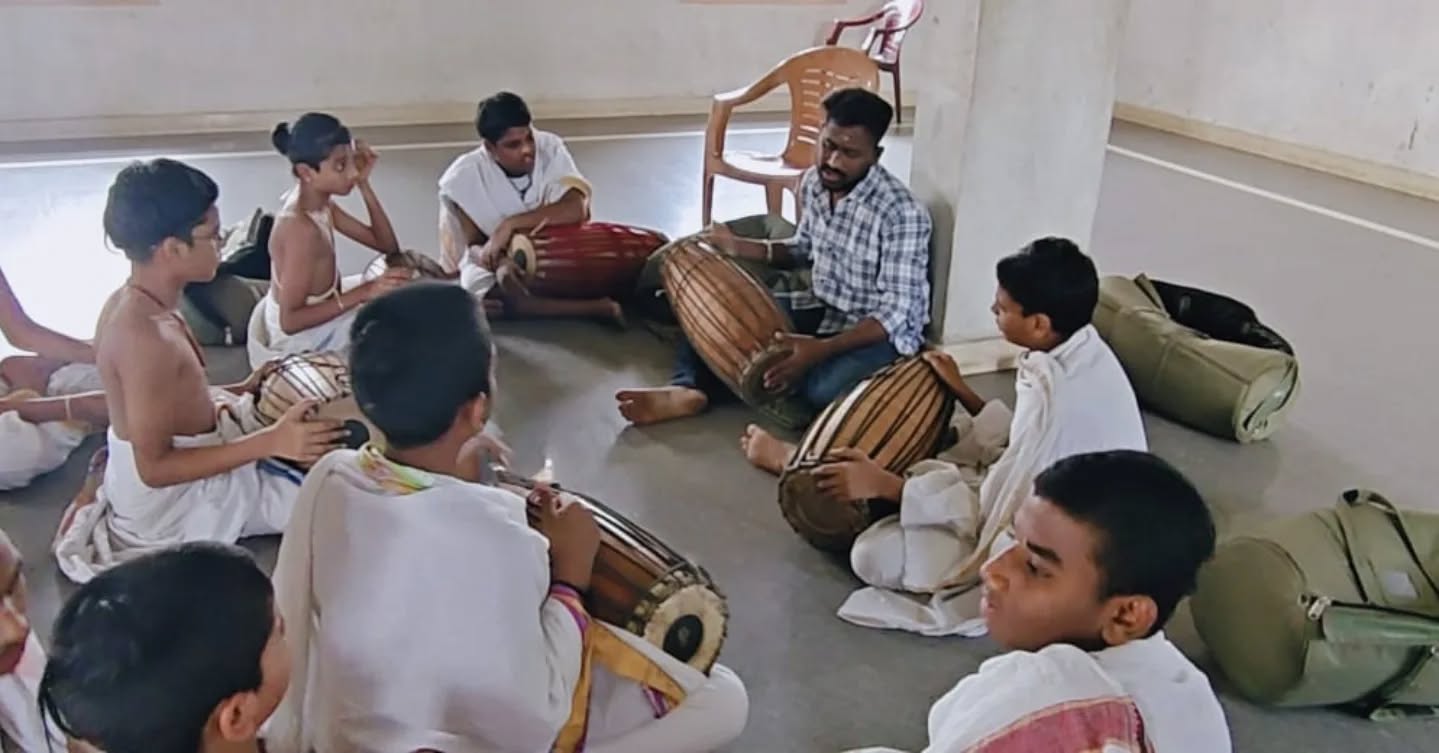 Vocal and Mirudhangam classes at Perumalapalli-Tirupati boys pathasala on 1st March, 26
#thirupathi #ivakanchikamakoti #kanchikamakotimutt #periyava