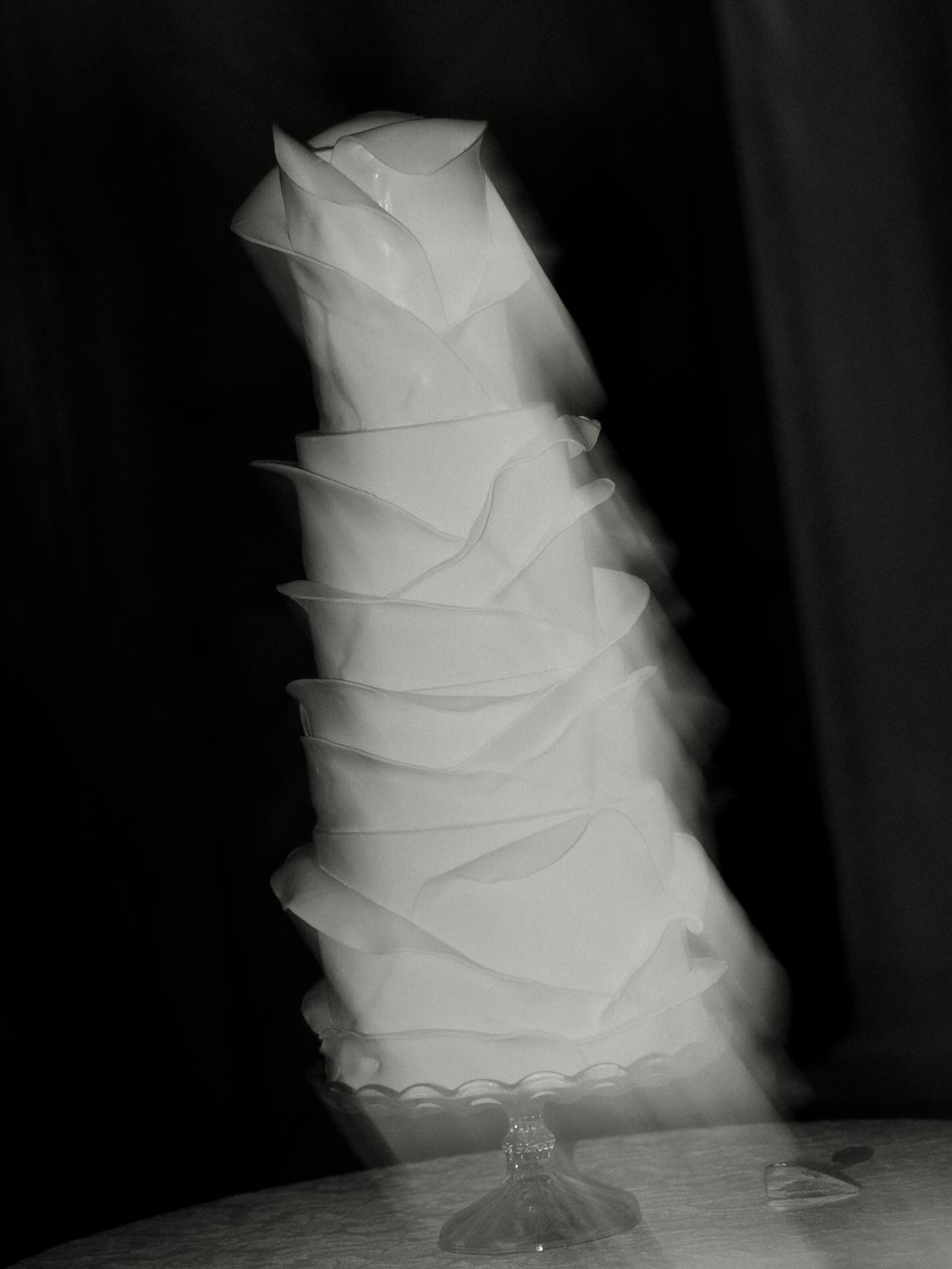 When the cake is it’s own design element 🤍
Photographe : @cremeuxphoto
Vidéaste : @beau_video
Organisation et design : @erikaco.events
Lieu : @chateausteagnes
Fleurs : @studio_ck_flowers
Robes : @boutiquenataliaexclusif
Costume : @suitablee
Papeterie : @imaginejoy
Gâteau : @henriettedesserts
Maquillage et coiffure : @atelierevablanca
Location : @celebrationsgroup @divalocation et @tenuedesoiree_
#luxurywedding #fashionwedding #weddingmontreal #weddingquebec mariagequebec mariagemontreal quebecvenue torontowedding elegantwedding