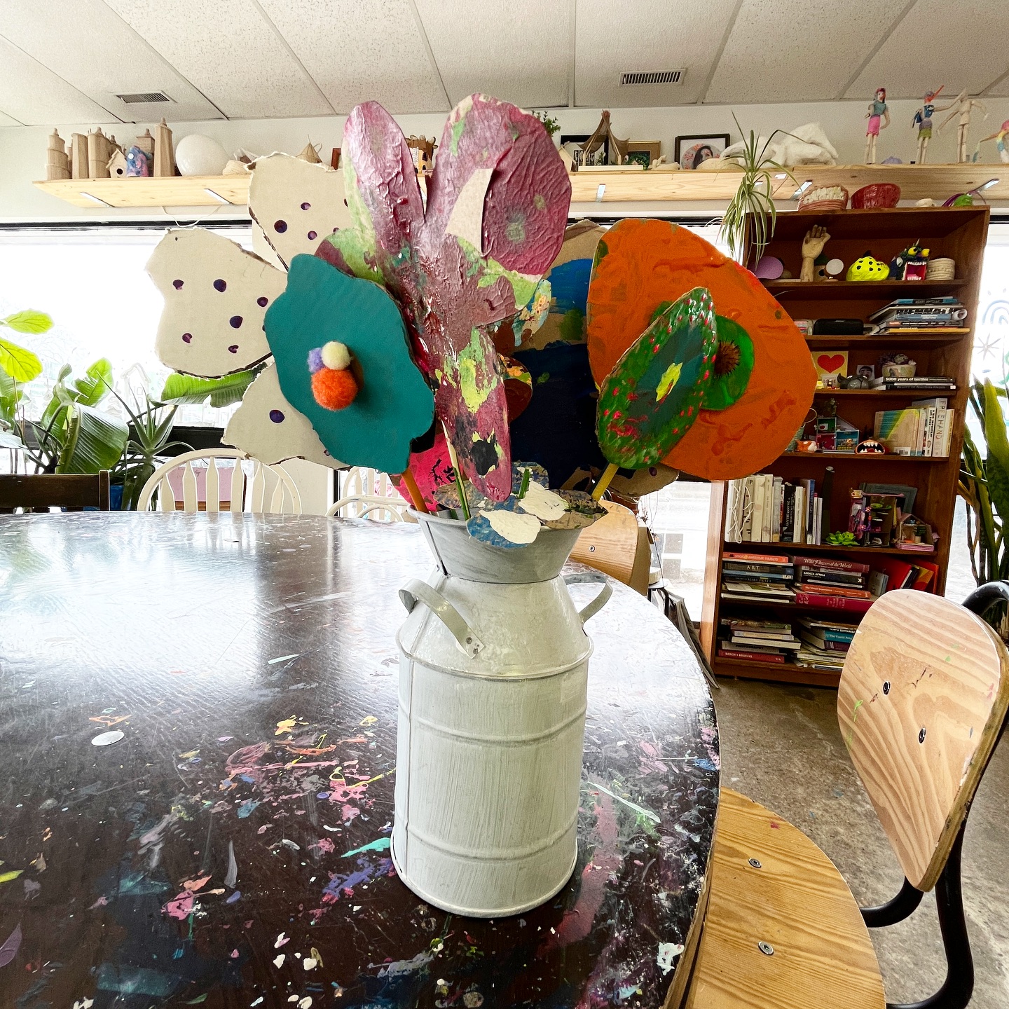 Our Bigs and Littles looked at how artists represent flowers in their work this week.
We created this sweet bouquet as a celebration of the blooms we’re (hopefully) soon to see! A little premature, perhaps, but fun nonetheless! 💐