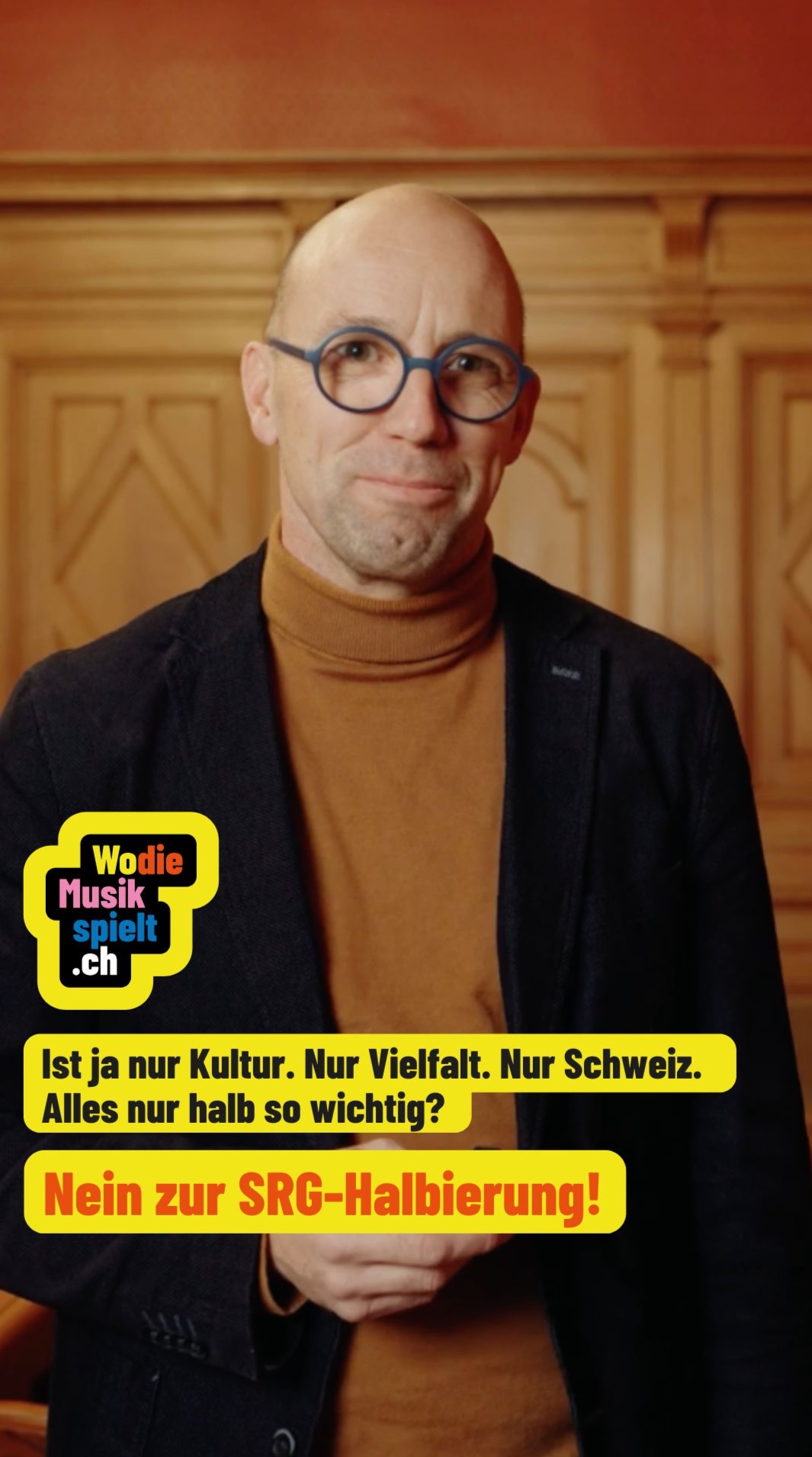 Warum ist die SRG mehr als nur ein Sender?
Stefan Müller-Altermatt zeigt auf, was oft vergessen geht: Die SRG realisiert jährlich über 600 Musikproduktionen, unterstützt rund 300 Festivals und verpflichtet sich vertraglich zur Verbreitung Schweizer Musik.
Das ist keine Nebensache.
Das ist kulturelle Infrastruktur.
Wer die SRG halbiert, halbiert Schweizer Musikschaffen –
und damit unsere kulturelle Identität.
🗳️ Nein zur SRG-Halbierungsinitiative.
#NEINHalbierungsinitiative
#NONInitiativeSSR
#NOiniziativaSSR