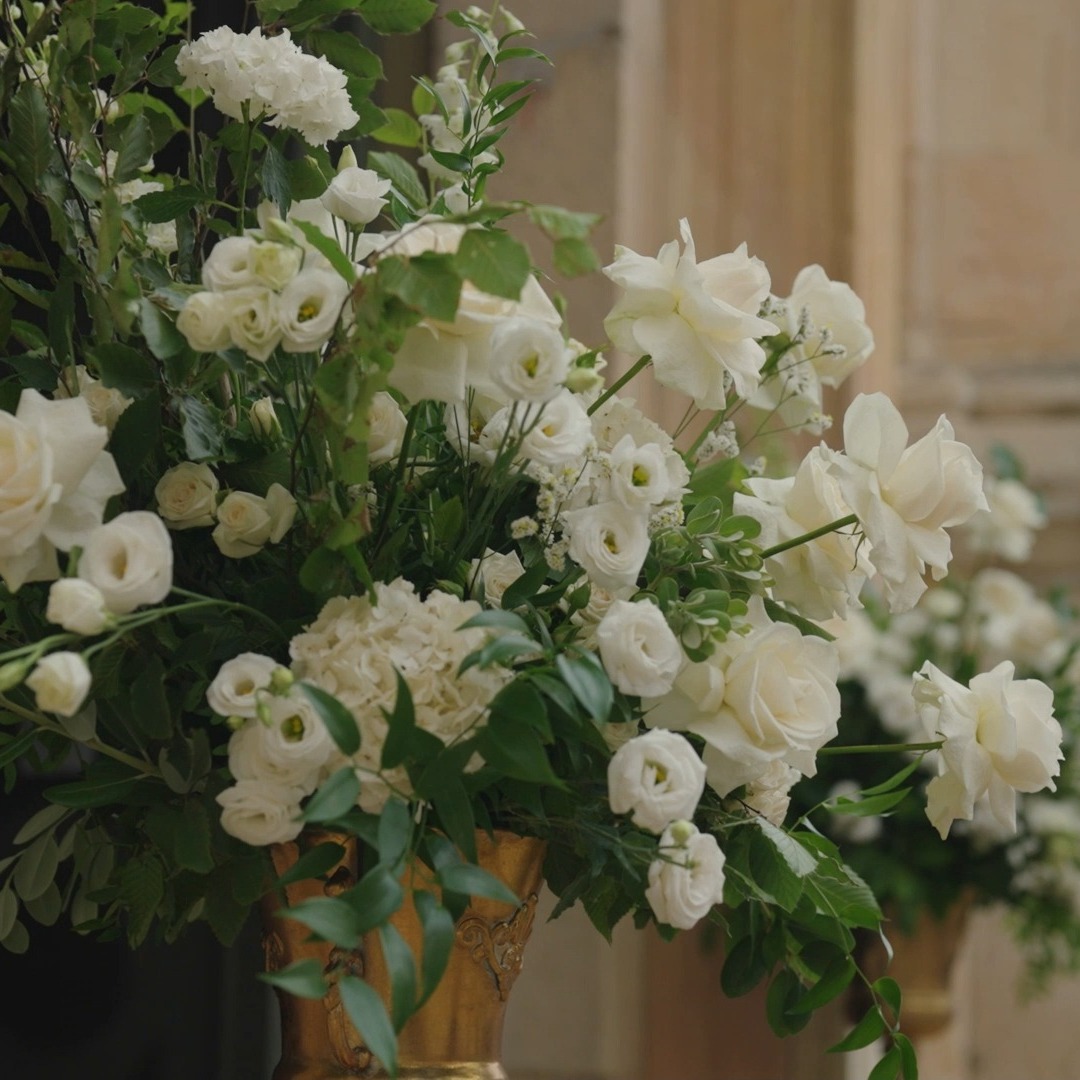 Because some weddings deserve to be told more than once. ✨
Camilla and Lorenzo’s wedding was filled with beautiful details, thoughtful design and a truly magical atmosphere. We loved every element of it so much that we couldn’t resist sharing another glimpse of the decorative styling that made their day so special.
From the floral arrangements to the table settings, every detail was carefully curated to create an elegant and unforgettable celebration.
Sometimes it’s the small details that tell the most beautiful stories. 💍
.
Thanks to:
Catering: @tamilano.catering
Florist: @lavieenrosearona
Foto & Reel: @marcobuccifotografo
Dj Set: @skippydeejay
Sax: @luca_volonte
Audio & Lights Equipment: @weddingparty_dj_matrimonio
Rentals: @luxury_noleggio
#lakemaggiorewedding #italyweddingplanner #destinationweddingitaly #weddingdetails #weddingdesign #weddinginspiration #luxurywedding #italianwedding #weddingdecor #weddingstyle #realwedding #weddinginitaly
