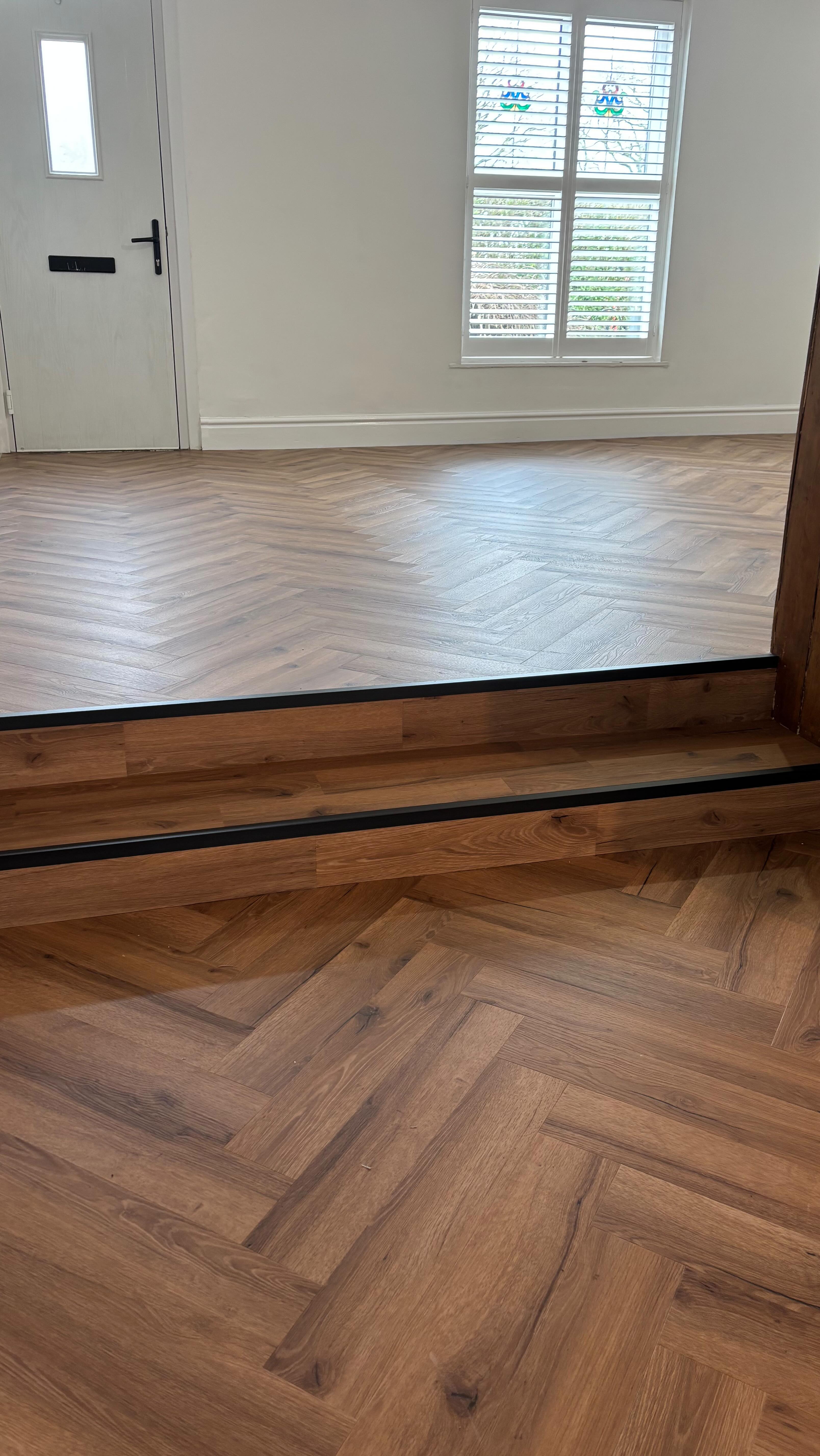 First time using @luvantoflooring LVT and what a quality product. This home looked stunning in Old English Oak herringbone with the steps finished off with the black solid lip trims from @stairrodsukltd ππ»ππ»ππ»
#manchesterfloorlayers #manchesterhomerenovation #manchesterlvtfloor #parquetflooring #herringbone