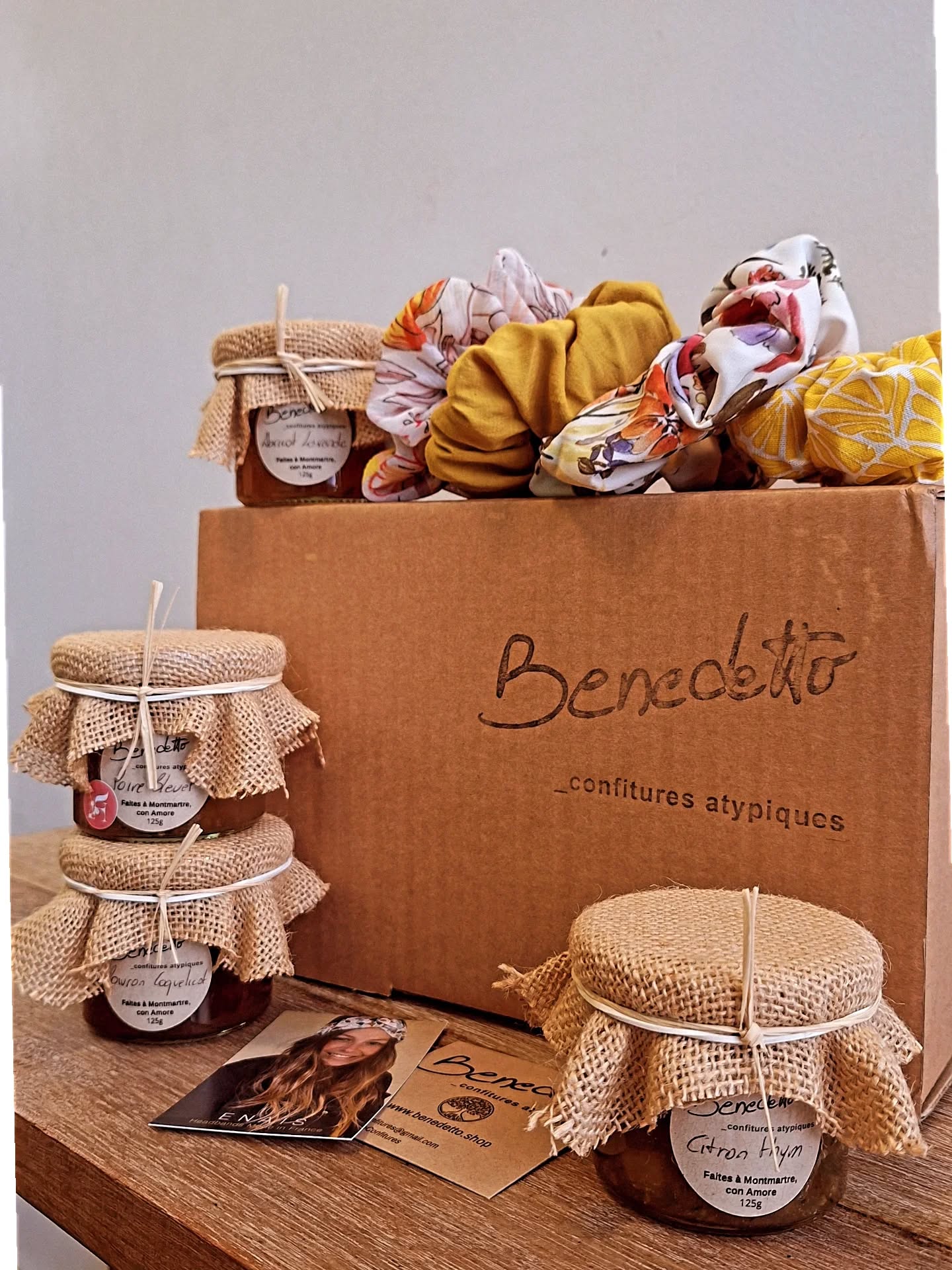 🌸 JEU CONCOURS : Célébrons les Femmes ! 🌸
Pour la Journée Internationale des Droits des Femmes, @benedettoconfiture et @e.nais s’associent pour vous gâter ! 🍯✨
Parce que vous méritez une pause douceur et un look fleuri, nous avons imaginé le coffret parfait pour célébrer cette journée spéciale le 8 mars
🎁 À GAGNER :
Un coffret artisanal comprenant :
4 Confitures Atypiques (Thème Fruits & Fleurs) par @benedettoconfitures : Citron Thym, Poire Bleuet, Abricot Lavande et Poivron Coquelicot... un voyage gustatif directement depuis Montmartre ! 🇫🇷
4 Chouchous (Scrunchies) ultra-canons par @e.nais pour pimper vos coiffures avec une touche printanière. 🎀
👇 POUR PARTICIPER :
1️⃣ S'abonner aux comptes @benedettoconfiture et @e.nais
2️⃣ Liker ce post.
3️⃣ Inviter en commentaire 2 amis à qui vous voudriez offrir de la douceur.
4️⃣ Bonus : Partagez ce post en story pour doubler vos chances !
📅 Fin du concours : Le 8 mars à minuit.
🏆 Tirage au sort : Le lendemain en story.
Bonne chance à tous ! 🍀
#JeuConcours #JourneeDeLaFemme #ArtisanatFrançais #headband #confituresatypiques