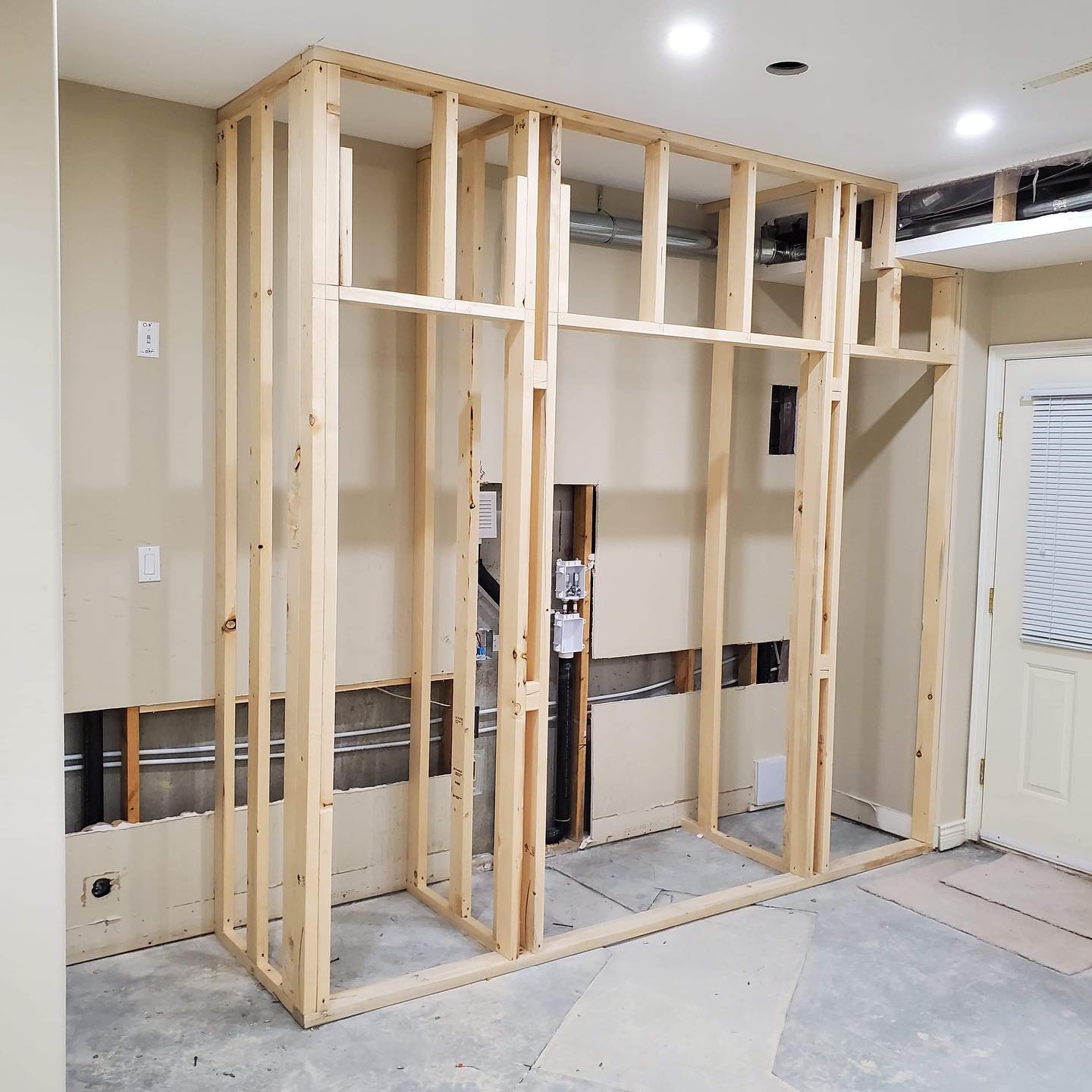 We just finished up this framing and drywall project.
The client needed a closet in the laundry room so we framed it in, installed the drywall and taped/mudded then sanded to get ready for paint. π€