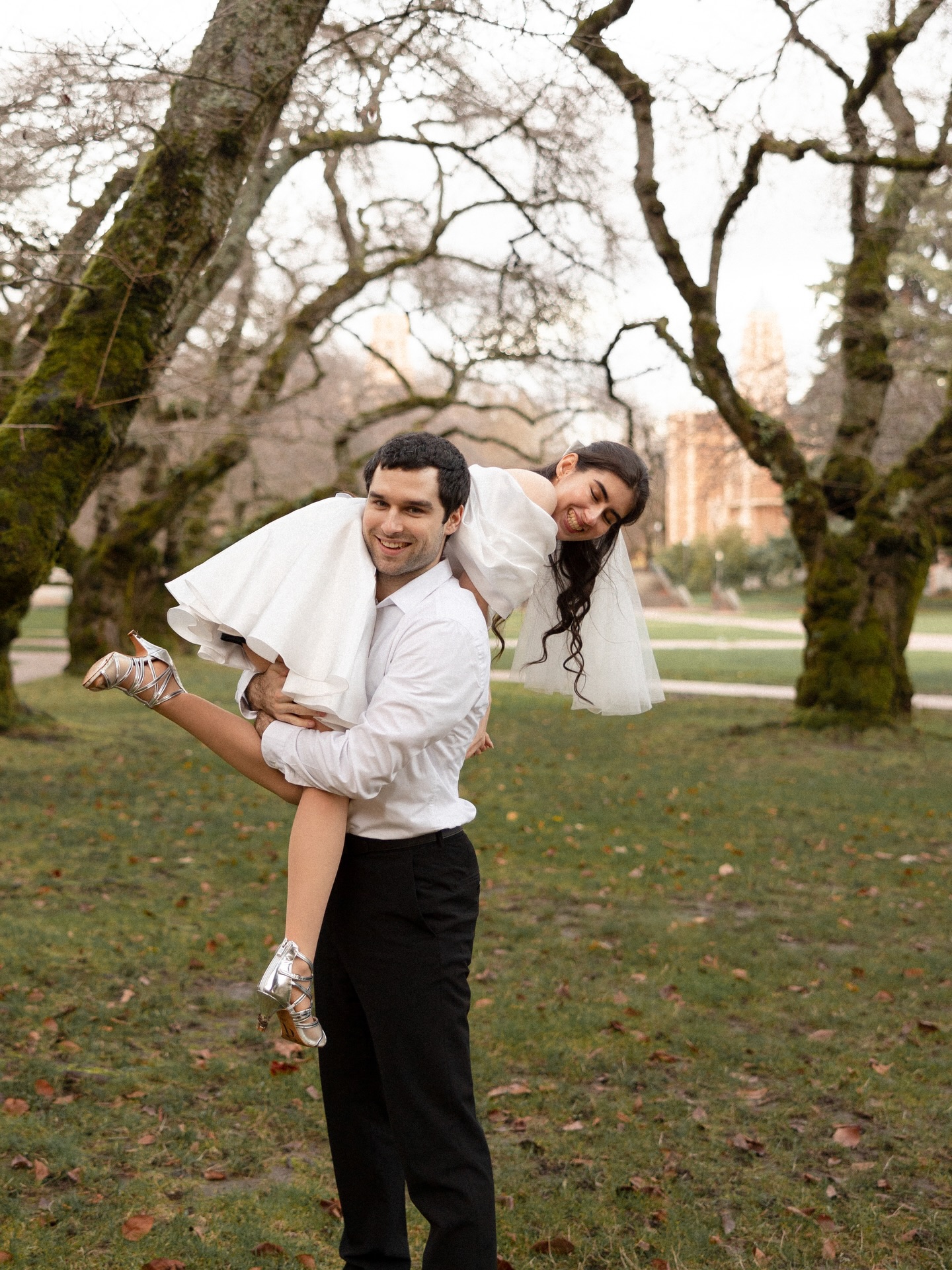 When that special someone sweeps you off your feet. 🩷 #uw #seattlewedding #seattleengagement #bellevuephotographer #bellevue