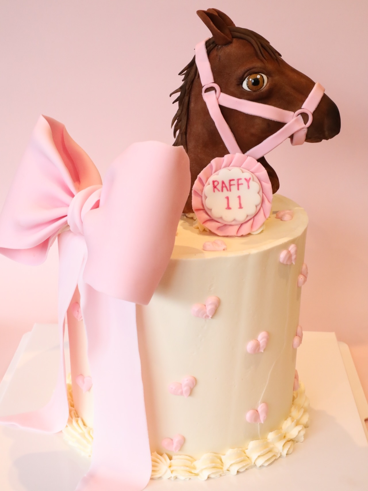 Ponies, pink and plenty of love hearts 💖🐎 The perfect cake for a little girl who knows exactly what she likes! From the statement bow to the horse on top, every detail is made to match her favourite things.
Want us to bring your little one’s ideas to life? Pop us a DM to order ✨🐎💖
Get in touch with us via our website, give us a call or pop in the shop to discuss your dream cake!
#horsecake #ponylover #pinkhorse #dreamcake #belsourire