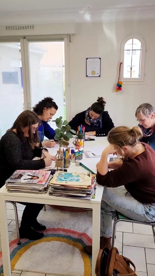 C'est ton rendez-vous mensuel pour rebooster ta confiance en toi...💪
Un mix de Coaching & d'atelier Créatif 💥
Chaque mois ensemble...
On met de la clarté
On partage sans filtre
On crée, on libère, on transforme
On explore tes forces, tes doutes, ton image de toi
On écrit, on découpe, on déchire, on recolle
On fait de la place, on fait du bien ✨
📆 Prochain atelier : 7 mars
📍 Lillers (près de Béthune)
Au programme :
Exercices de coaching
Introspection guidée
Collage créatif
Et une création qui te ressemble 💛
Tu repars plus légère, plus alignée, plus confiante ⚡
🔗 Réservation en bio
💃 30€ – matériel inclus
👐 -15% chacune si tu viens avec une amie
⚠️ 4 places restantes!