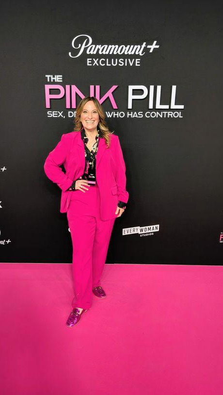 𝙔𝙤𝙪’𝙫𝙚 𝙝𝙚𝙖𝙧𝙙 𝙖𝙗𝙤𝙪𝙩 𝙩𝙝𝙚 𝙡𝙞𝙩𝙩𝙡𝙚 𝙗𝙡𝙪𝙚 𝙥𝙞𝙡𝙡 𝙗𝙪𝙩 𝙬𝙝𝙖𝙩 𝙖𝙗𝙤𝙪𝙩 𝙩𝙝𝙚 𝙥𝙞𝙣𝙠 𝙤𝙣𝙚? 💖
The Pink Pill shares Cindy Eckert’s fight for women’s sexual health, highlighting the challenges and scrutiny that she faced bringing Addyi to the world. ✨
This documentary opens the conversation around the double-standards that women experience fighting for their health and invites the audience to continue to speak about this underfunded, often neglected area of medicine. 🩺
Now we invite you to join us, watch the documentary, and share it with your community. Streaming now on Paramount+ Canada. 💕💙
#ParamountPlusCA #PinkPill #BrandPartner
@ParamountPlusCA @pinkdreams.inc @fityourstyle
