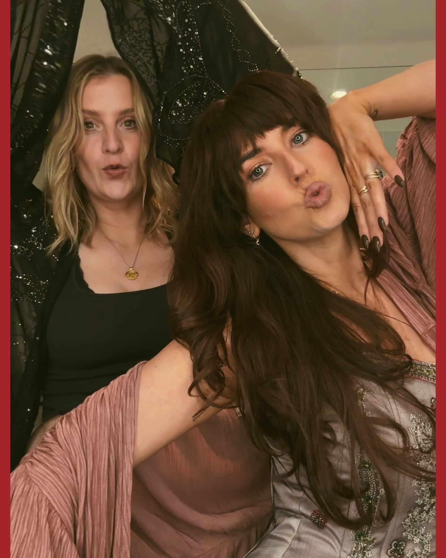 Seeing my love @florence with my love @anna.lowe in Belfast (then also last minute in london with our other love @hazdagram)
Thankyou to our Belles of Belfast city for showing us around the towns n everyfing @feelthesteele @mommasteele268 @rbccstl ♥️♥️