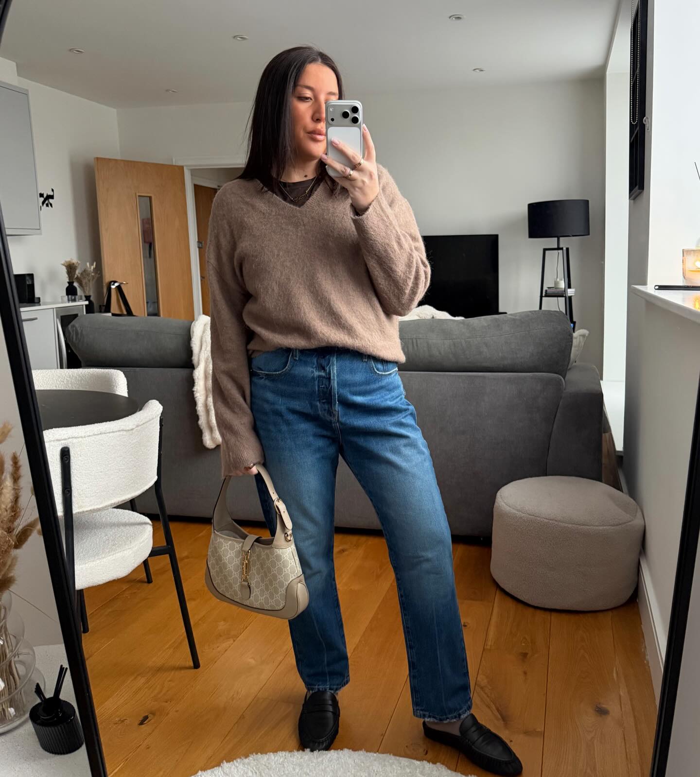 straight hair is my new thing 🤎