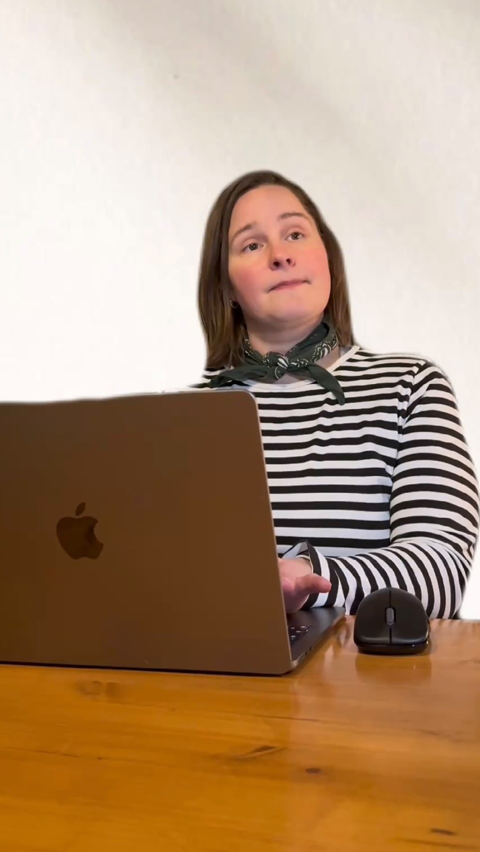 Miettiikö kukaan muu, että mitä ne tekee siellä koneella???