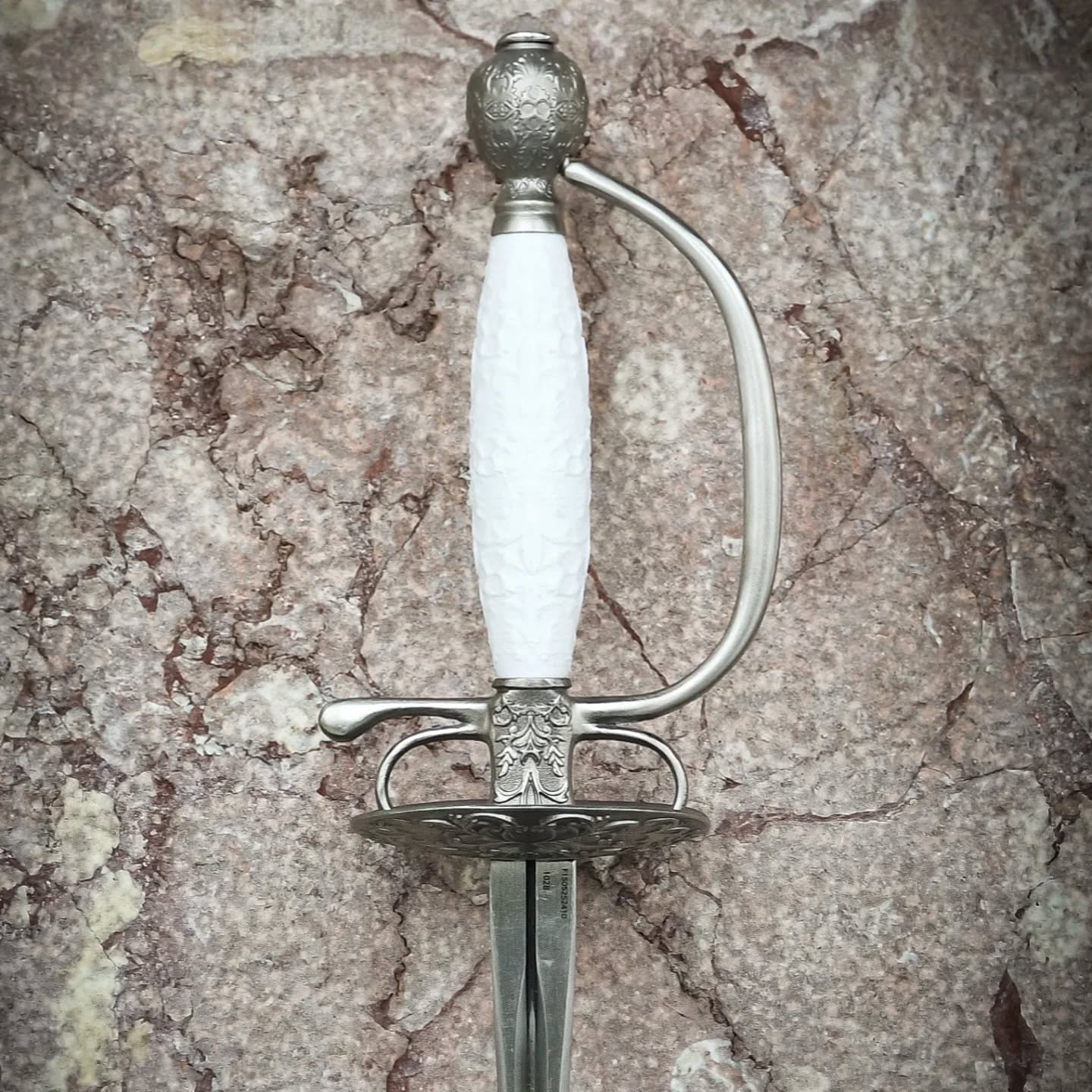 SMALLSWORD - MODEL 1 🤺♥️⚔️
Among my students, it is consistently considered the best all-around model — responsive, reliable, and perfectly balanced.
Where balance meets elegance.
MODEL 1 features a refined, slim knuckle bow that gives the hilt a clean and sophisticated silhouette. The wide, beautifully decorated shell adds presence without compromising handling, creating a piece that feels both noble and purposeful.
Light in the hand, yet exceptionally durable, this model was built for serious practice while preserving the aesthetic spirit of the 18th century.
French elegance, made eternal.
#FeatherSmallswords #Smallsword #HistoricalFencing #HEMA #FrenchStyle