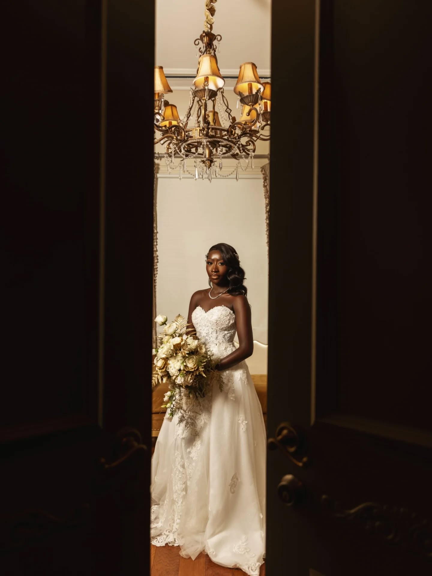 Capturing Bridal portraits on your wedding day effortlessly 😉
Mua: @maryshinepro
www.luciascreations.co
#luciascreations #bridalportraits #bride #weddingphotographer