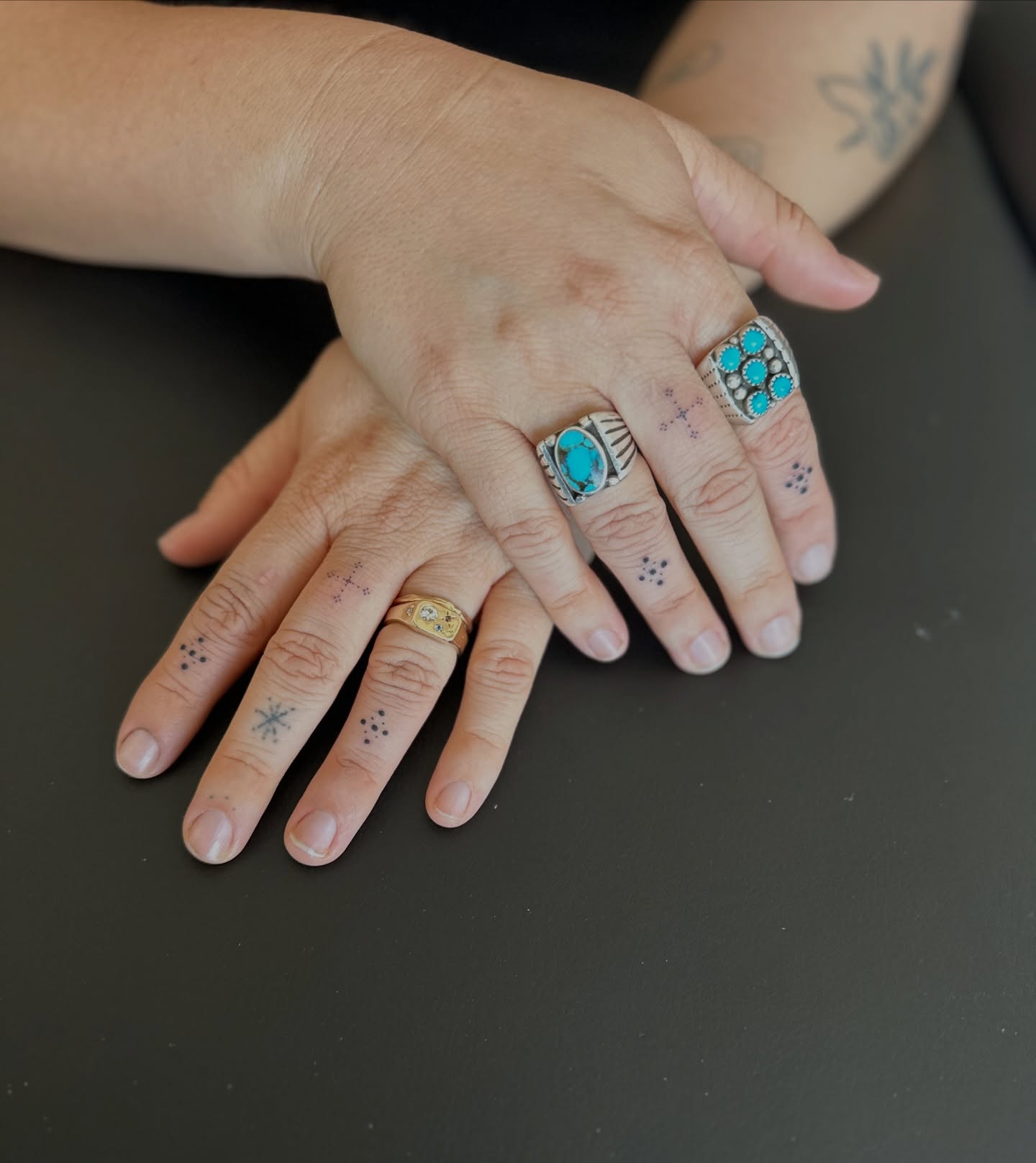 π€ Small ornamental finger details π€ booking weekends in March @bigfeelingstattoo DM or head to my bio to book
#ornamentaltattoo #austintattooartist #atxtattoo #austintattooshop