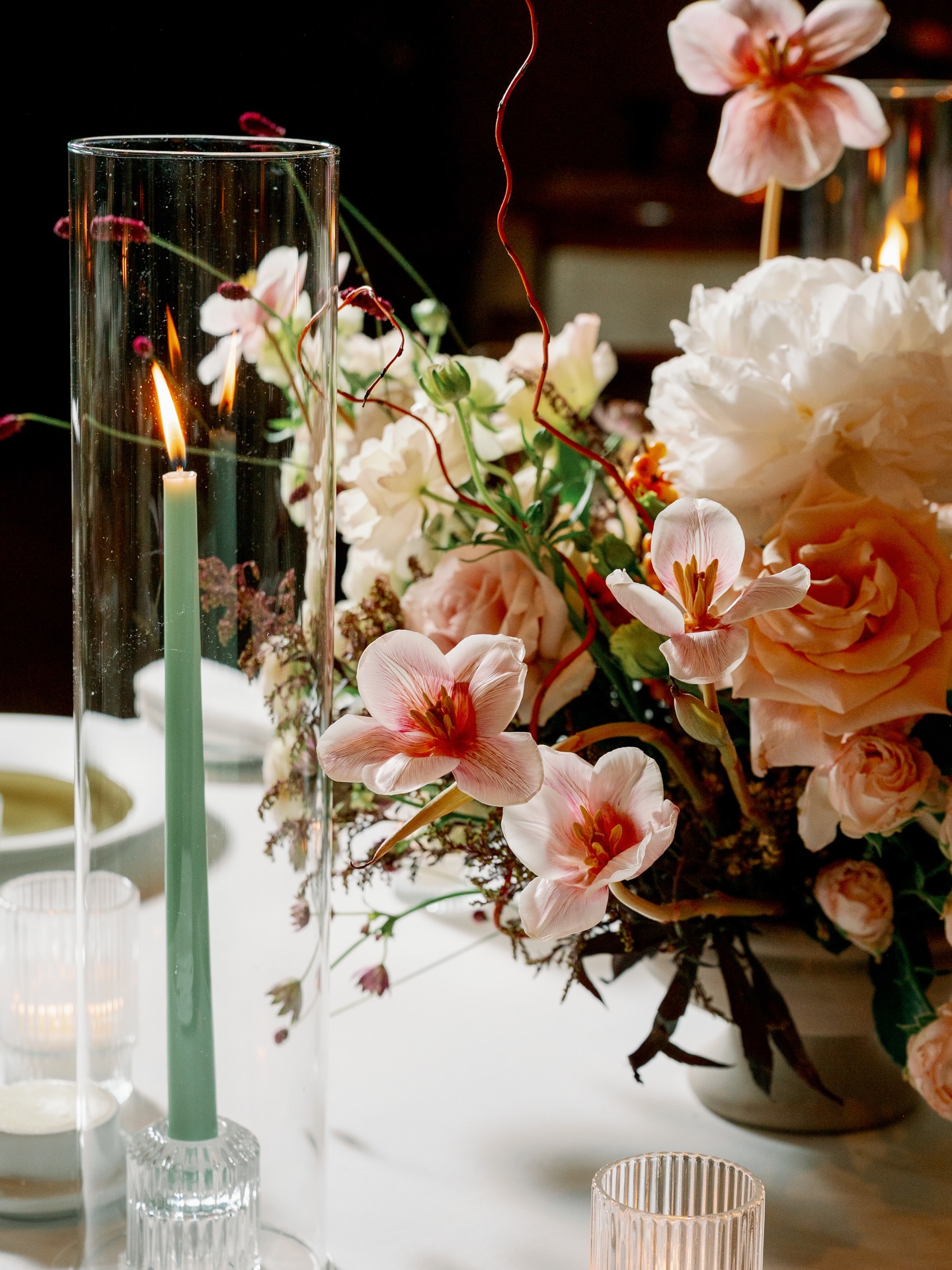 Texture tells the story.
Velvety petals.
Ruffled edges.
Delicate brunches and blooms dancing through the arrangement.
It’s not just about color
it’s about how everything feels.
Silky.
Wispy.
Organic.
Structured.
A composition built in layers, inviting you to look closer… and stay a little longer.
SoCal and Italy Weddings ✨✨✨
Photo @catebatchelorphotography ✨