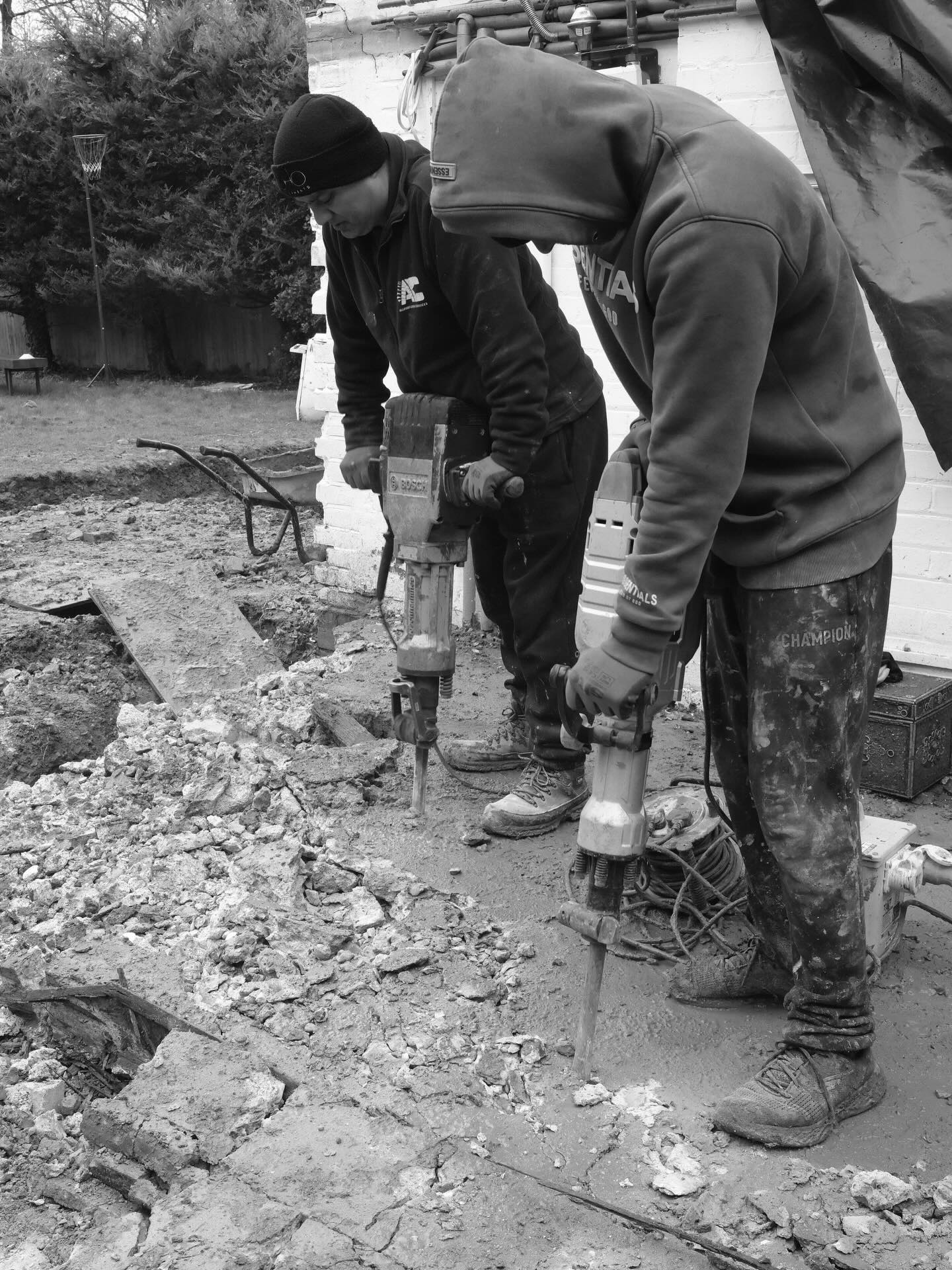 Groundworks continue to move forward at our High Wycombe project, with the site taking shape nicely as we close out week two.
Preparations are now in place for next week, when the block and beam floor will be delivered and installed.
Steady progress and exactly where we want to be at this stage.
SOHO Developments | High-end builds & Refurbishments