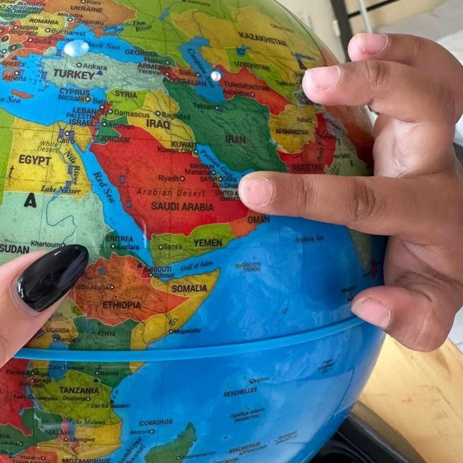 Learning with purpose 🌍✨
Exploring the world through hands-on geography helps our learners build curiosity, confidence and real-world understanding. Using a globe to locate countries and continents encourages discussion, critical thinking and meaningful connections beyond the textbook.
Student focused. Skill building. Future ready 🧡
#AngelTutors #learningwithpurpose #geographyskills #primaryeducation #dubaitutors