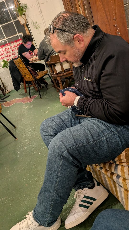 At the end of every project, I ask the person I'm with to complete the final stitches. It's a really fun tradition. 🤍 #sashikoembroidery #stitchingwhenitsfun #imperfectlybeautifulstitches