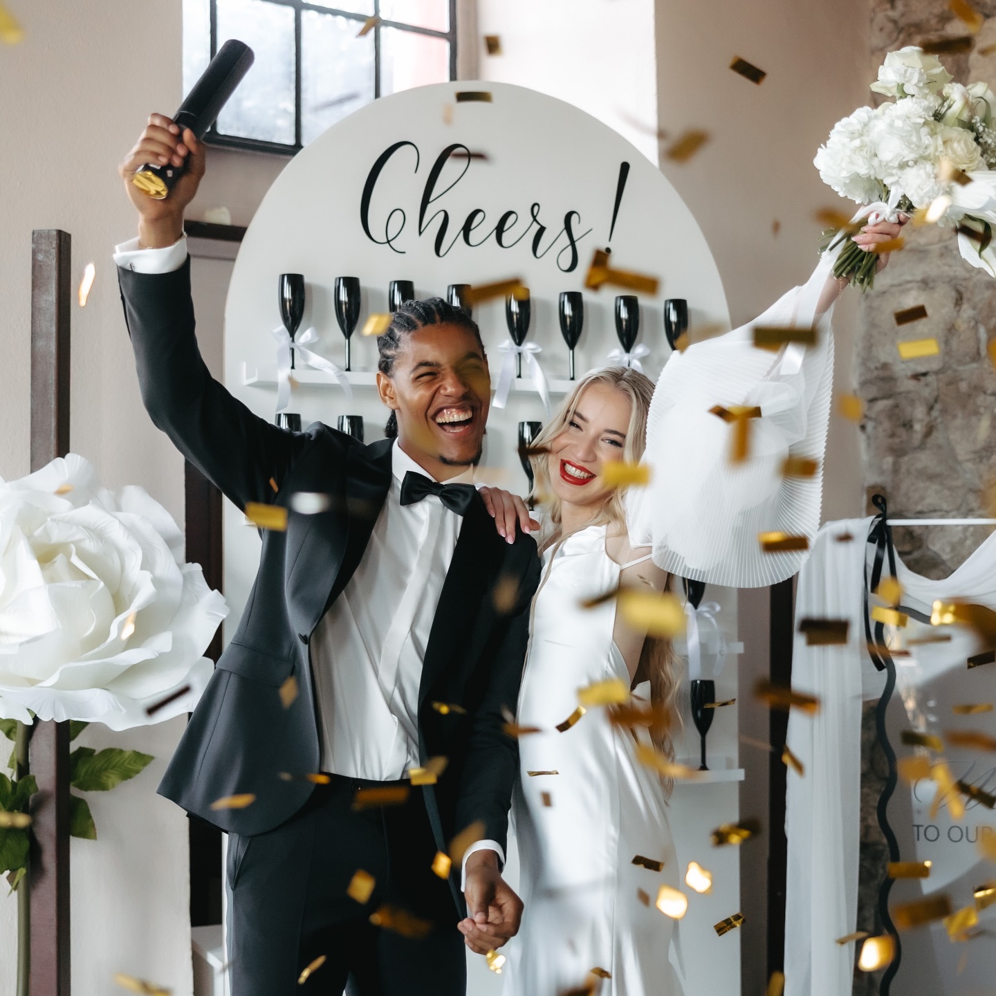 Some of my favorites from this beautiful day ✨
Planning & Concept: @dreamglow.events
Photos & Video: @gloriavelvet
Location: @restaurant_ilgrano
Flower& Stationery & Decoration: @laperla_design_
Furniture: @hussenzauber
Hair&Makeup: @flor_bustos_makeupartist
Bridal Jewelry: @lilien_brautschmuck
Gastgeschenke / Bridal Box, Kimono & Ribbons: @liebeundlicht_
Singer: @wedding.melodies
Cake: @just_for_you_cm
Dress: @fairydress
Suit: @emanis_
Models:
@soramoree
@noahosamede
#swissweddingphotographer #swisswedding #weddinginswitzerland