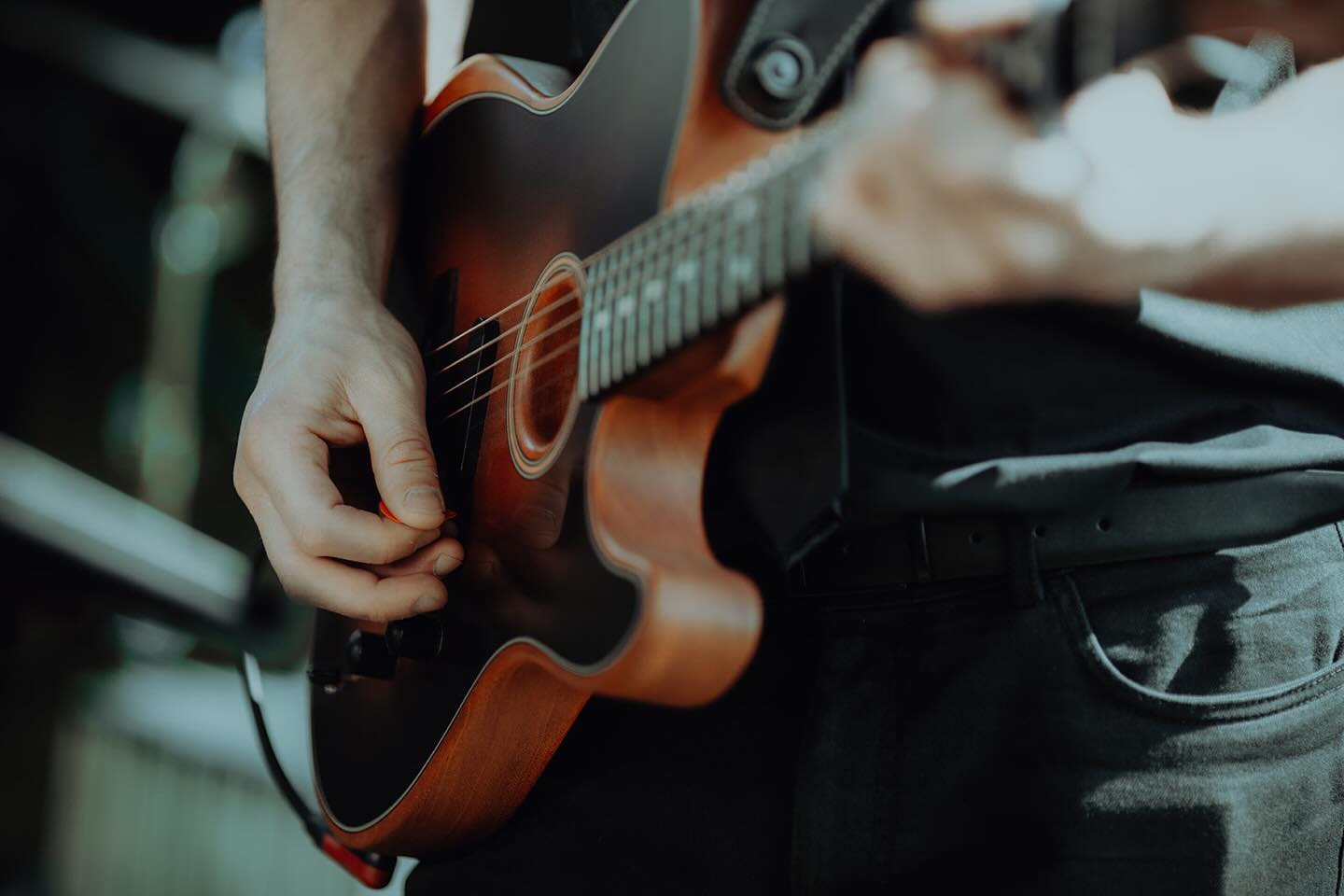 Demain samedi 28 février, on se retrouve au Lounge à Salaise-sur-Sanne (38) pour un concert de reprises pop-rock en duo acoustique.
✌️Soirée Live Jukebox : vous choisirez en direct les chansons que le duo va jouer !
Un concert sur mesure, à la cool, ou vous allez faire votre playlist entre 20h30 et 23h environ, tout en profitant des mets et boissons disponibles dans ce lieu hautement recommandable. 😎
C’est pas beau ça ?
XXX
Cover Club
#concert #livejukebox #concertsurmesure #lelounge #salaisesursanne
Photo : @castillealma ♥️