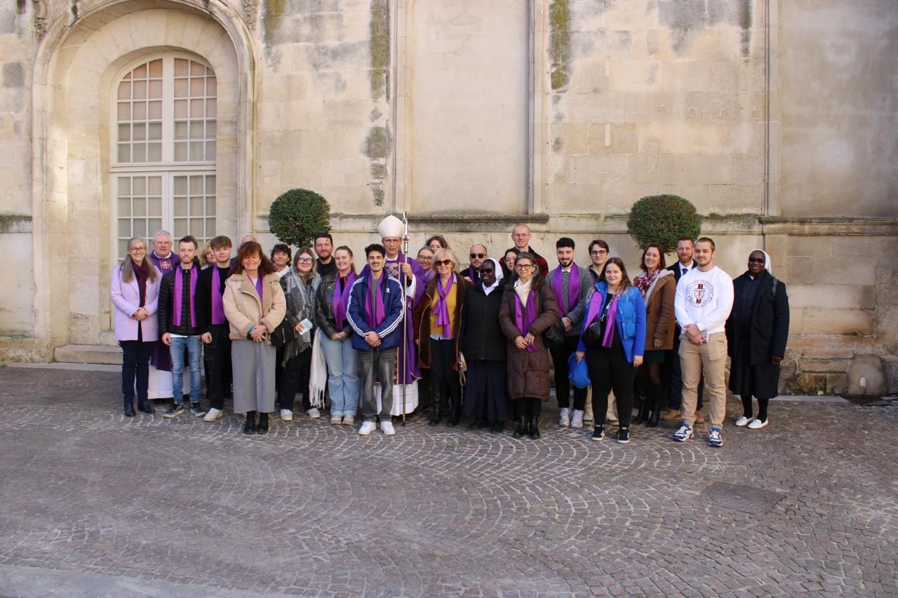 Appel décisif ce dimanche 22 février 2026 pour les catéchumènes d’Alès qui seront baptisés à Pâques.
Ici, avec l’évêque, les accompagnateurs et parrains ou marraines présents à la cérémonie dans la cathédrale de Nîmes. 🙏🏻
#cathedrale #cathedralenimes #eveque #eglisecatholique