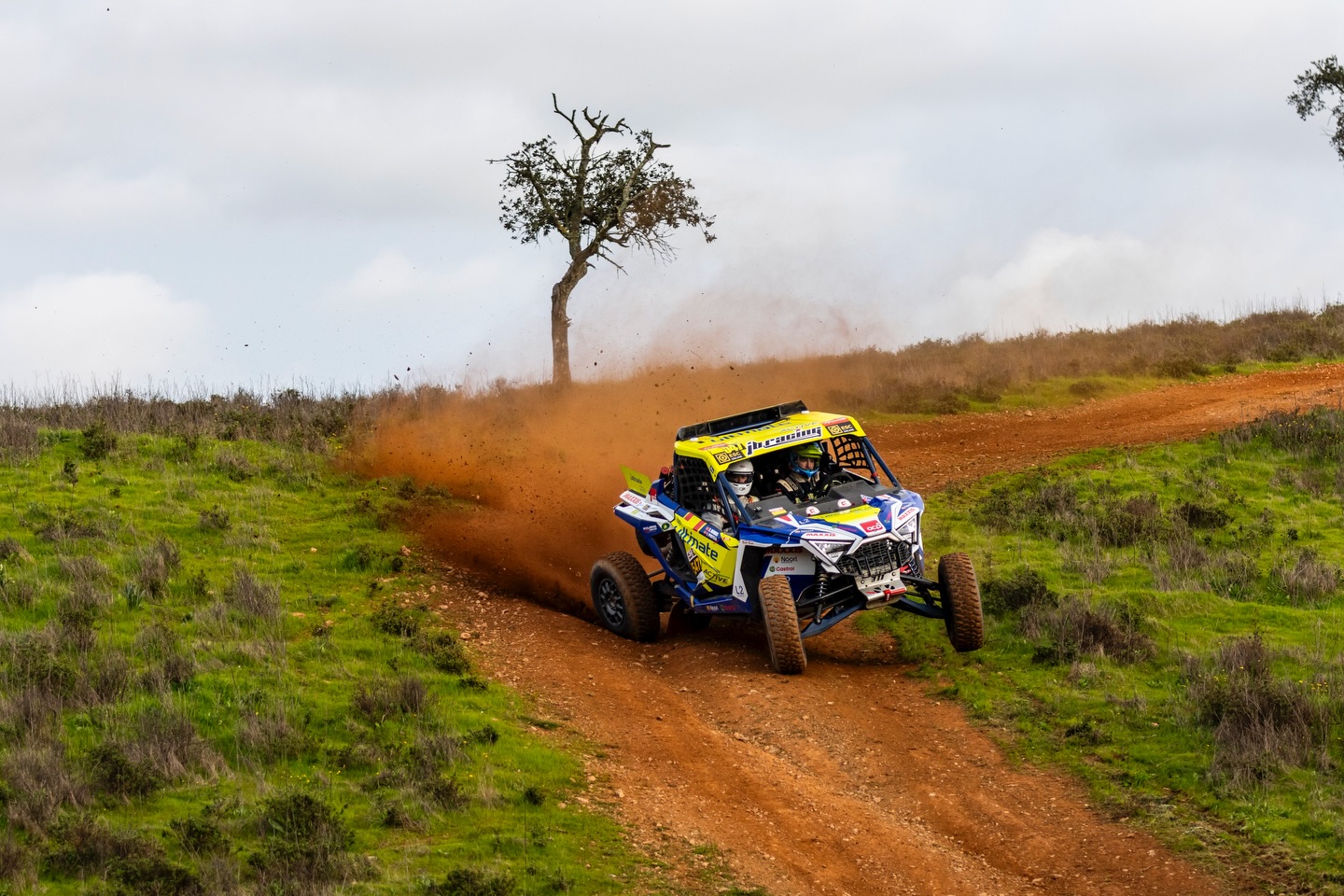 Strong start in the prologue, taking the lead in the category 🥇
Proud of the whole team, solid work all around!
Prologue AUTO/FIA
#547 🥇 - Luis Portela Morais | Carlos J. Mendes
#532 P4 - Miguel Barbosa | Joel Lutas
@jbracingpt @bp.portugal @cptodoterreno