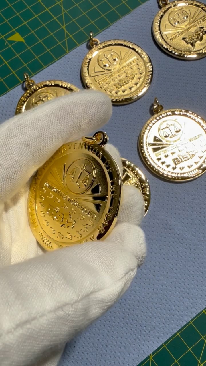 🏅Was a pleasure plating these medals for the British inventors society🏅#gold #instamood #trendingnow #goldenedge #instalike