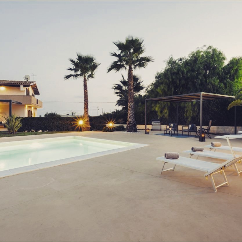 EASTER IN SICILY – SUN, PEACE & PRIVATE POOL
Treat yourself to a relaxing Easter break in a beautiful country villa near Modica – perfect for families or small groups.
🏡 Sleeps 5
🛏 2 comfortable bedrooms
🛁 2 bathrooms
💦 Private pool open from April 1st
🌿 Peaceful location amidst the Sicilian countryside
📅 Travel dates: April 1st – 5th, 2026 (4 nights)
💰 Total price: CHF 1,200 for 4 people
Enjoy spring, sunshine, and the Sicilian zest for life – ideal for unwinding, relaxing, and spending quality time with your family.
📩 Enquire now and secure your Easter holiday!
Click here for the villa listing:
https://www.smilereisen.ch/properties/012modica
#Sizilien #Osterferien #FerienhausSizilien #Familienurlaub #Poolvilla #Italienurlaub #TravelSpecial