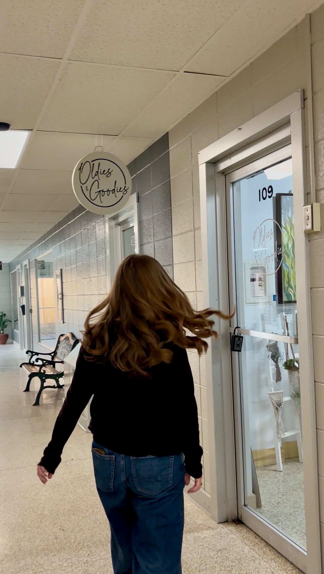 FINAL PART with Amber Puchinsky of @oldiesandgoodiesmn 🪡🧵👚✨
Thank you so much Amber for taking the time out of your day to sit down with me!
And a quick shout out to her current favorites @orsobiancogelato & @badlittlewomanvintage!
Next week will be featuring another woman leader in our community, here is your hint:
📖📚🐻❄️✍🏼♥️
#whitebearlake #minnesotabusiness #exploremn #shoplocal #womeninbusiness