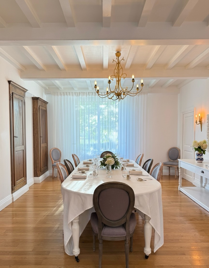 Retour en images sur ce joli mariage intimiste au Domaine de Bonaveau 🤍
Une journée pleine d’émotion, de douceur et de moments partagés dans un cadre magnifique.
Merci aux mariés pour leur confiance ✨