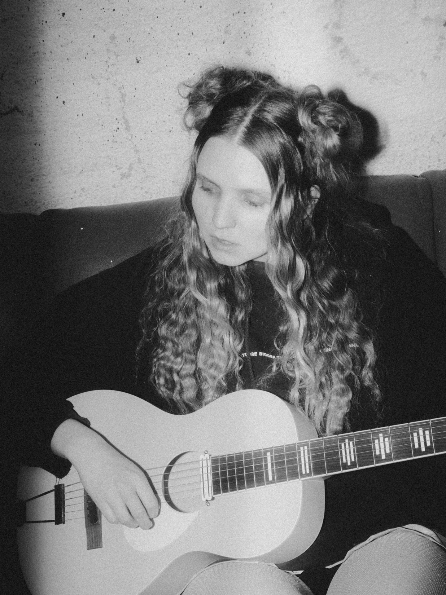 SURRRRPISE 💋 I have the magnificent honor to open for the absolutely miraculous @kendalllujanmusic in Hamburg, Cologne + Munich starting… TODAY 🌟💫
26.02. @nochtspeicher
05.03. @die_wohngemeinschaft
10.03. @lostweekendmunich
(also a great excuse to check out the premises for baby’s first headline tour this October lfg!!! 🎈)
catch me on the road 🍪