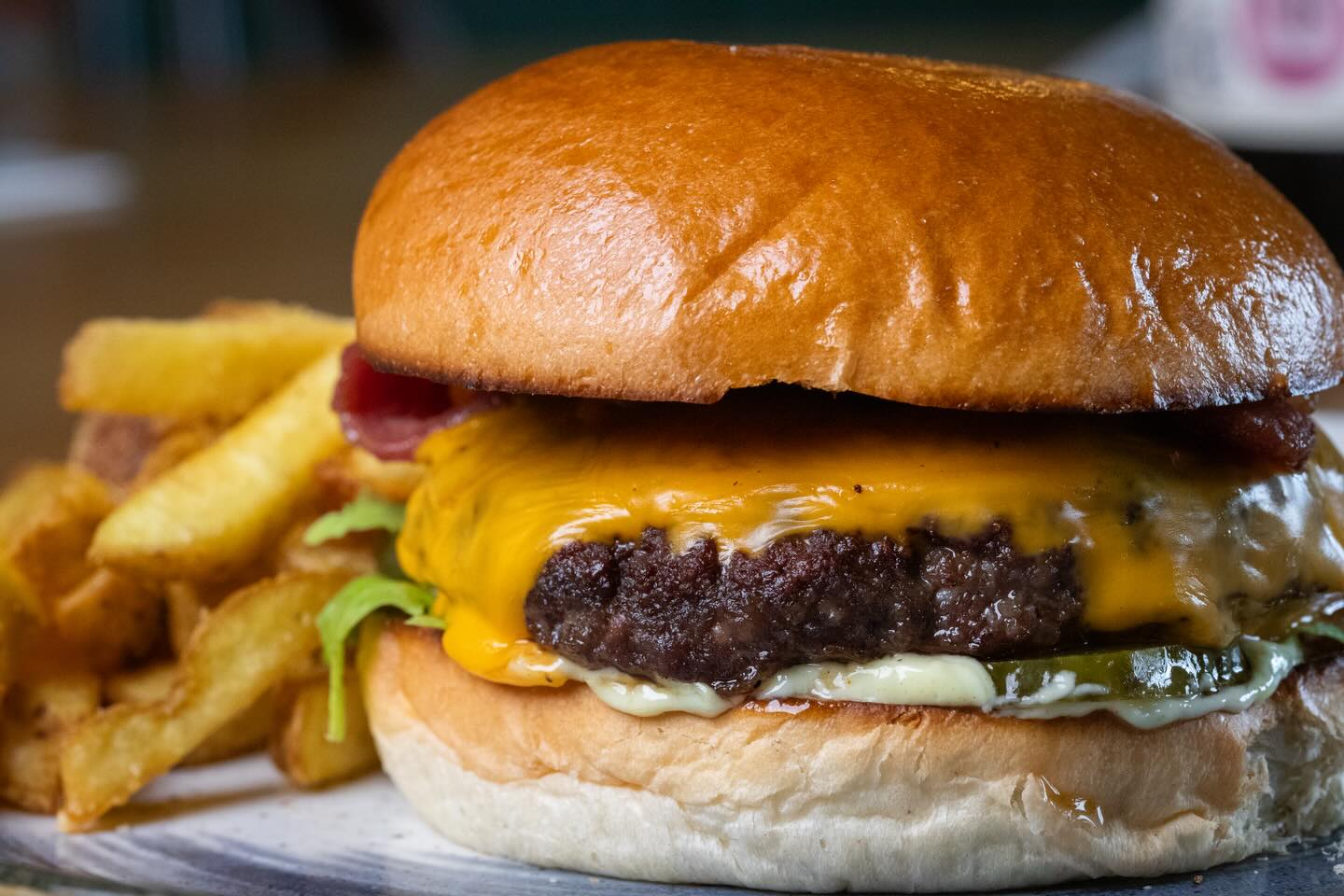 Sussex Beef Burger ๐
Local beef from @meredithmeats
Brioche bun from @lee_smith_baker_
Homemade pickles, American cheese and our signature sauce with some crisp lettuce.
Simple but classic ๐๐ป