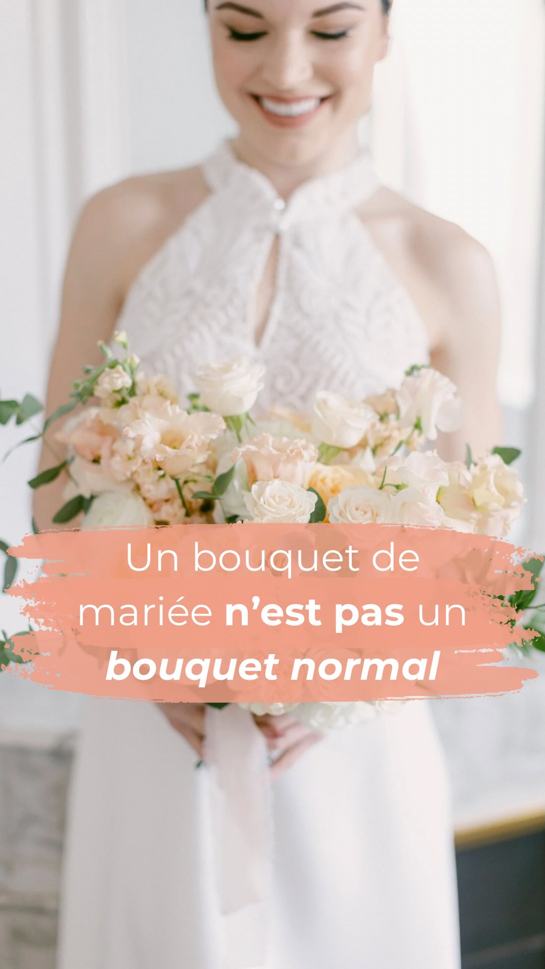 FAUX ! Et archi faux ! 😖
Ah quand j’entends ce genre de choses tourner sur Insta, je vous jure…
Vous avez déjà été acheter un bouquet de fleurs pour votre maman chez le fleuriste ? Combien de temps il va mettre à le faire ? 15-20min peut-être ? Ouais… je mets entre 1h et 1h30 à faire un bouquet de mariée ! 😱
Eh oui ! Ce n’est PAS un « bouquet normal » c’est un bouquet qui demande beaucoup de technique et de précision (encore plus sur un bouquet cascade ou déstructuré par exemple). On y apporte un soin particulier, de l’exigence, et on choisit les plus belles tiges ! Et surtout, il est réfléchi à l’avance et imaginé spécialement pour la mariée et le mariage ❤️
Et plus encore : c’est une vraie responsabilité ! Je le protège comme un bébé fragile jusqu’au moment de le remettre à la mariée : « oui attention ça c’est le bouquet de mariée ! » « ne touchez pas/ ne frôlez pas/ ne respirez pas sur le bouquet de mariée ! » 😂
Enfin bref, tout ça pour dire que ce n’est pas une simple poignée de fleurs attachées ensemble hein et il ne faut pas l’oublier 😉🌸
—
Crédit photo :
Photographe : @zackary.art
DA & Wedding designer : @cherry_wedding_paris
Assistante Wedding planner : @nosbullesdamour
Lieu de réception : @lhotelparticulier_paris
Vidéaste : @valentinostudioparis
Designer floral : @cherry_wedding_paris
Modèles : @celyaruso @guillaume_doradoux
MUAH : @adele.langlois.mua.mariage
Robe de mariée : @elsagary
Chaussures mariée : @bellabelleshoes
Accessoires : @atelier_sarah_aime @belleaurorebijoux
Chaussures marié : @rudysparis
Alliances : @ateliernoemiebriand
Wedding cake : @weddingcakesandco_
Papeterie : @little.caligraphy.wedding
Mobilier et art de la table : @maison_options @cherry_wedding_paris
#fleursmariage #bouquetdemariée #designerfloral #fleuristemariage #bouquetdemariee