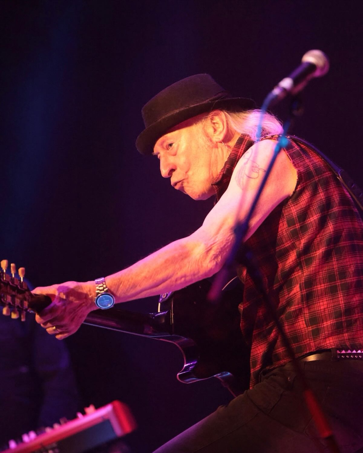 Live and direct.... Del Bromham and Stray living the dream at the Stables tonight …