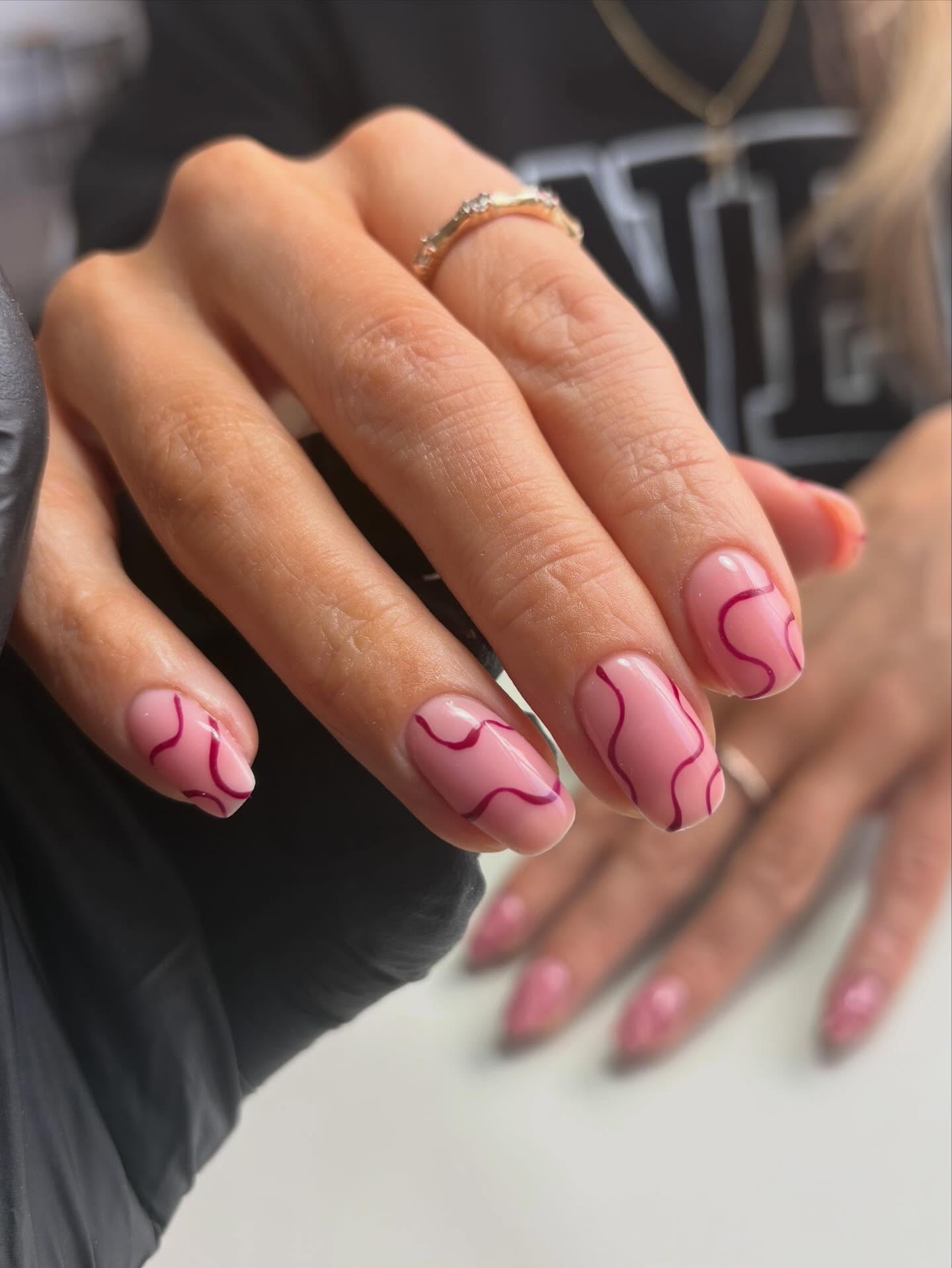 Strawberry Laces π
*Level 2 Nail Art
@the_gelbottle_inc 16 BIAB
#walsall #walsallnails #nailart #biab #naturalnails