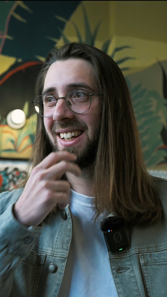 One of Guy’s favorite artists?
@guy_hirschberger talks about his love for @tigranhamasyan 's music.
Excerpt from the interview ahead of his upcoming concert at @birdiecoffee.
Thanks to them for hosting us.
Tickets and info in bio and on kaliaguitar.com
Music : Elegy by @jeremycollinsguitar played by Guy
Road song by Tigran Hamasyan