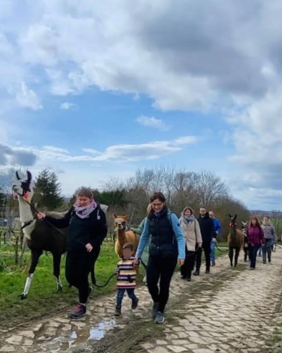 🫶
Ja aber hallo 🥰
Kaum kommt die Sonne raus ist hier schon „love is in the air“ angesagt!
Wie schön🤩
🌺🫏🦙🦙🫏🦙🦙🫏🦙🦙🫏🦙🦙🌺
Beste Grüße von unserer heutigen Tour aus dem schönen Selztal.
Habt ein schönes Wochenende ☀️
❤️lichst,
🫏🦙 die Jungs!
#selztallamas #endlichsonne☀️ #wandernmachtglücklich #lamasundalpakas #esel