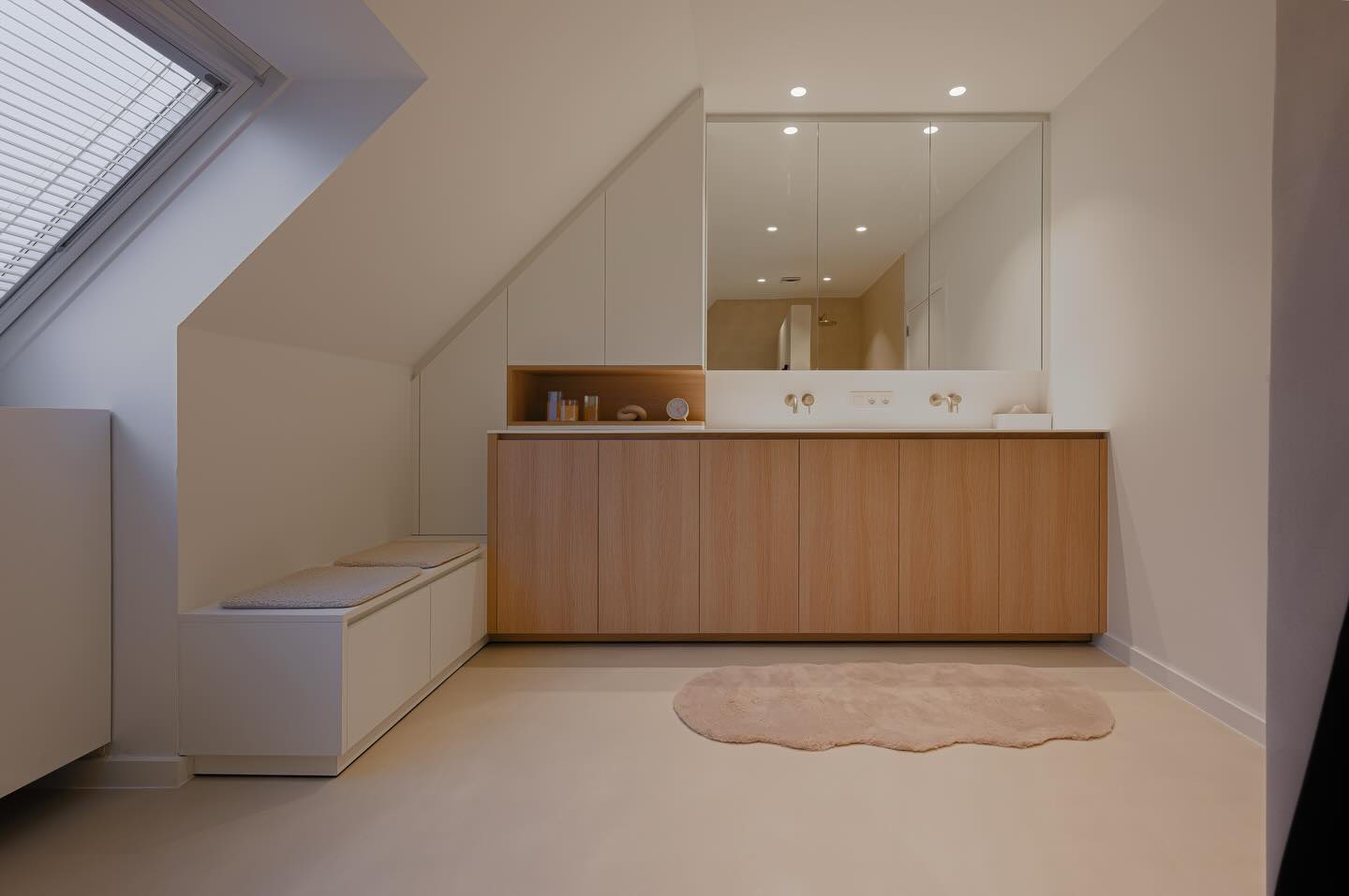 Project Koksijde – badkamerrenovatie.
Volledig maatwerk, afgewerkt tot in de details.
#maatwerk #badkamerrenovatie