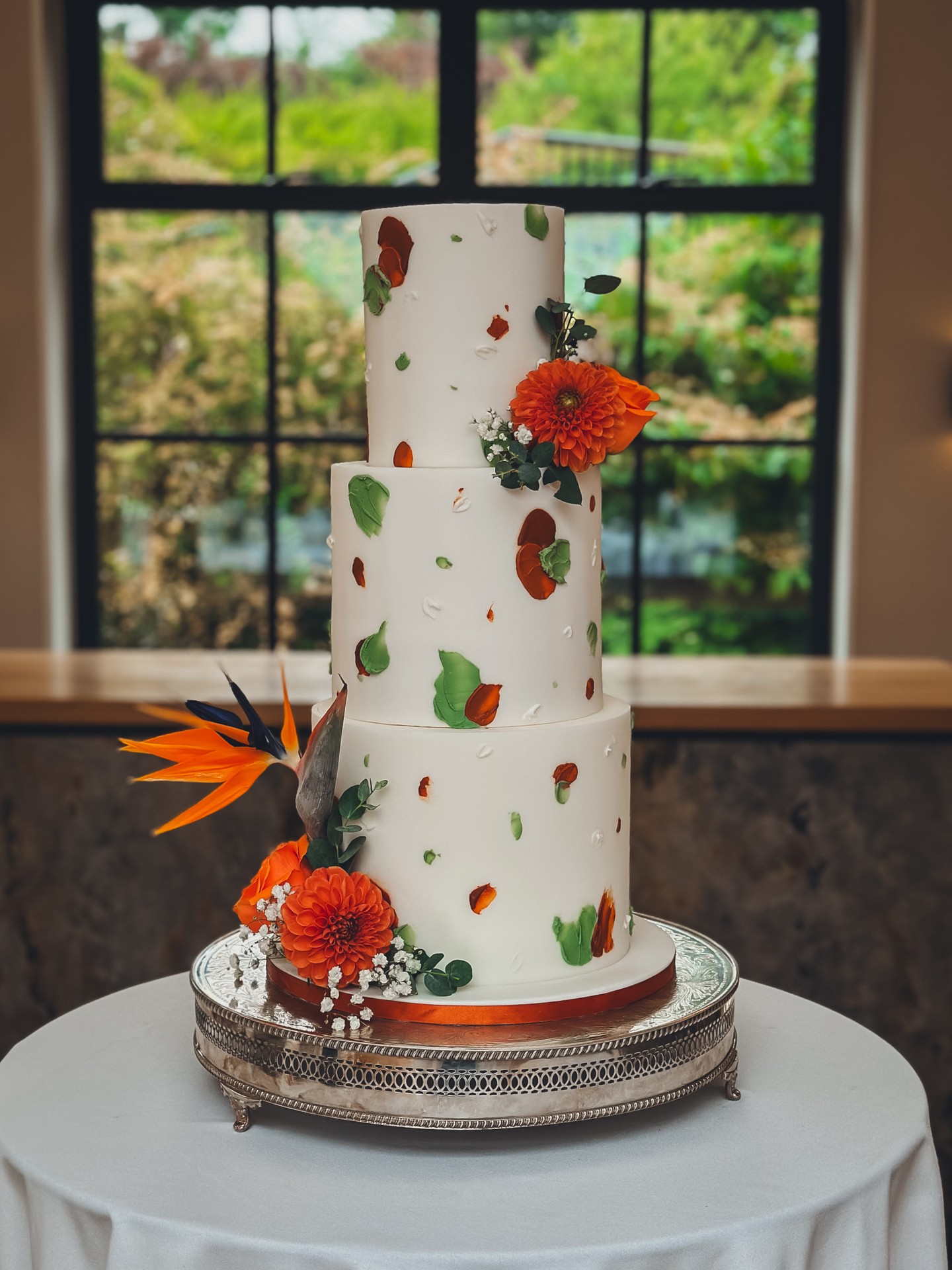 Not every wedding cake has to be neutral.
Sometimes it’s about impact. 🧡🌿
Hand-painted style detailing scattered across three clean tiers, finished with vibrant orange florals and sculptural greenery. Crisp ivory. Rich terracotta. Fresh botanical accents.
It’s modern. It’s artistic. It commands attention without losing refinement.
This design is perfect for couples who want their cake to feel intentional and design-led, not just “pretty”. The colour story ties into florals, stationery, styling and overall atmosphere. When it’s cohesive, it elevates everything.
Wedding cake design should feel considered. Personal. Layered.
If you’re planning a 2026 or 2027 wedding and want something that reflects your aesthetic rather than a template, I’d love to create it with you.
Explore the portfolio:
https://www.kimberlyjaynecakedesign.co.uk/portfolio
Enquiries via the website 🤍
#LuxuryWeddingCake #ModernWeddingCake #StatementWeddingCake #ArtisticWeddingCake #BotanicalWedding