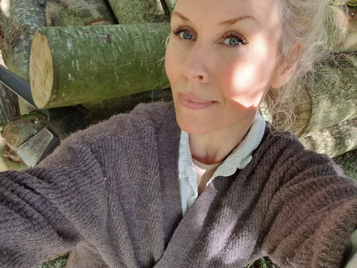 ✨️Hvilke valg ville du ta', hvis der ikke boede frygt i din krop?
✨️Hvilke beslutninger ville være nemme, hvis du ikke var bange for at fejle eller blive såret?
✨️Hvilken livsændrende vej ville du gå, hvis intet stoppede dig?
Dit nye liv kalder på dig🌱
Vær kreativ - Nysgerrig - Løsningsorienteret.
Er du endelig er klar til at slippe dit gamle liv, gamle vaner og alt det, der saboterer dit drømmeliv – så er jeg her, klar til at gå vejen sammen med dig 🙏🏼
Ønsker du at lære, hvordan du kan coache dig selv og starte det liv, du er skabt til at leve?
Book en uforpligtende samtale🖋
Lad mig høre din unikke historie – og lad mig fortælle dig, hvordan jeg, kan hjælpe dig.
Jeg coacher mennesker der er klar til at lede sig selv med DYBDE, INTENTION OG POWER✨️
Kontakt i min profil - Glæder mig til at møde dig.
.
.
.
✨️ What choices would you make if fear didn’t live in your body?
✨️ What decisions would feel easy if you weren’t afraid to fail or get hurt?
✨️ What life-changing path would you choose if nothing were holding you back?
Your new life is calling you 🌱
Be creative – Be curious – Be solution-oriented
If you’re finally ready to let go of your old life, old habits, and everything that sabotages your dream life – I’m here, ready to walk the path with you 🙏🏼
Do you want to learn how to coach yourself and begin the life you were created to live?
Book a free, no-obligation call 🖋
Let me hear your unique story – and let me share how I can support you.
I coach people who are ready to lead themselves with DEPTH, INTENTION, AND POWER ✨️
Contact me through the link in my profile – I look forward to meeting you.