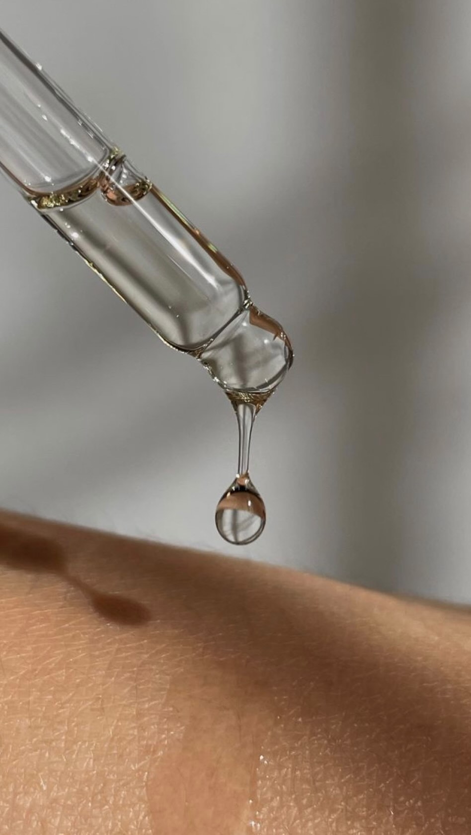 Dry skin and dehydrated skin are not the same and treating them incorrectly is one of the most common reasons skin fails to improve.
Dry skin is a skin type.
It lacks oil (lipids) and often feels rough, flaky and prone to irritation.
Dehydrated skin is a condition.
It lacks water and can affect any skin type, even oily or acne-prone skin, often presenting as tightness, dullness or fine dehydration lines.
Understanding the difference is the first step toward healthy, resilient skin.
At ALBA Skin Clinic, we take a personalised, clinical approach to every skin concern. After a thorough consultation and skin assessment, we create a tailored in-clinic treatment plan designed to address the root cause; whether dryness, dehydration or barrier dysfunction.
Your results are then supported with a structured, medical-grade at-home skincare routine to maintain and optimise long-term skin health.
Because true skin improvement comes from treating the cause not just the symptoms.
📍 ALBA Skin Clinic, 22 Market Place, GL7 2NW Cirencester
📞 01285 238070
🌐 www.albaskinclinic.co.uk
#ALBASkinClinic
#CirencesterSkinClinic
#DrySkinTreatment
#DehydratedSkin
#CotswoldsAesthetics