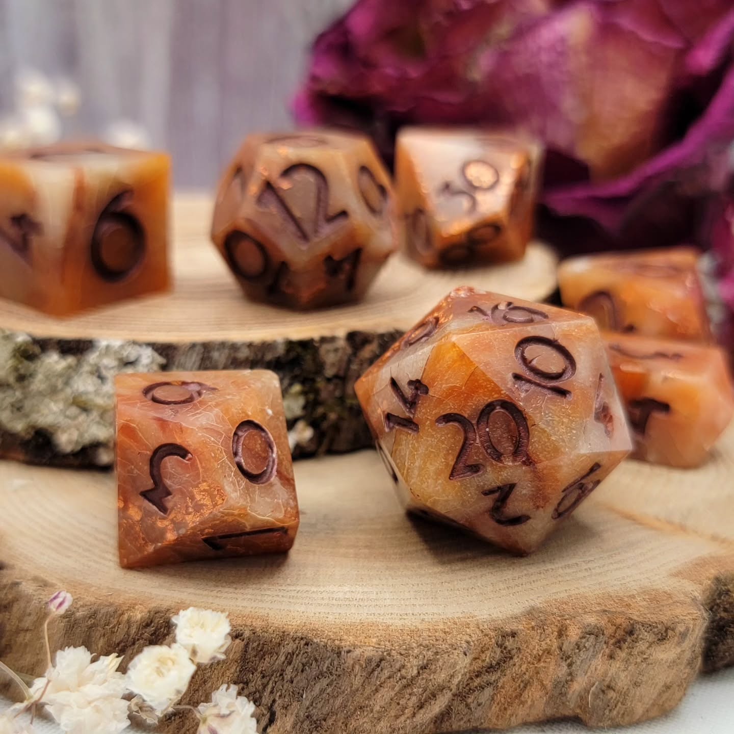 Did you know scorpions glow under black light? Meet scorpion! Under normal lighting, this polymer clay set looks like a desert rock. But under black light, look how they glow!
#polymerclaydice #handmadedice #ttrpgdice #smallbusiness #dungeonsanddragons