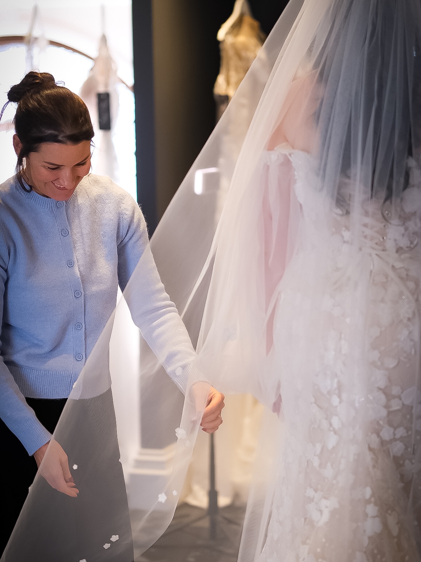 Let’s talk veils… 🤍✨
The dress might be “the one”
…but the veil? That’s the magic.
And there isn’t just one type 👇
🤍 Short & Sweet
Shoulder or elbow length. Perfect if you want a little bridal touch without covering detail.
🤍 Fingertip
The most popular. Elegant, easy to wear, and works with almost every silhouette.
🤍 Chapel Length
Adds drama without overpowering your train.
🤍 Cathedral
Main character energy. Long, flowing, aisle-stopping magic.
Then we’ve got the details…
✨ Plain & classic
✨ Pearl scattered
✨ 3D florals
✨ Lace edged
✨ Statement sparkle
Some brides think they’re “not a veil girl”…
until we place one on and everyone goes quiet 🥹
Are you team veil or no veil? 👇
#TeAmoBridal #BridalAccessories #WeddingVeil #CumbriaBrides #BrideToBe2026