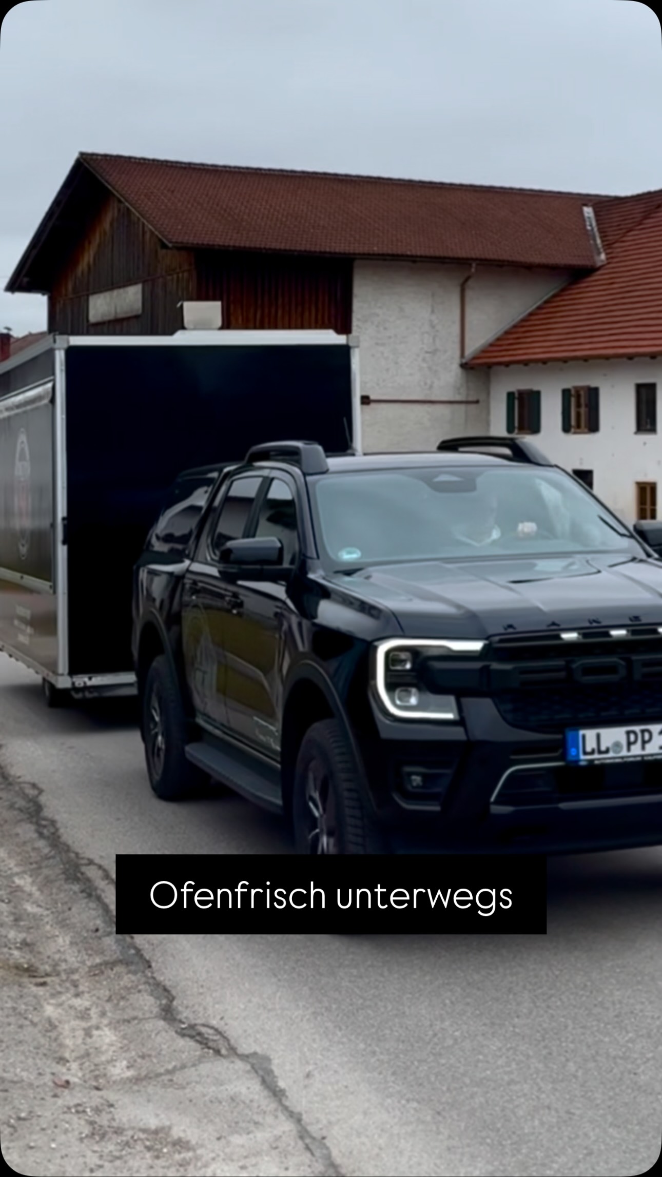 Nicht nur ofenfrisch sondern auch frisch gewaschen unterwegs in eine sonnige Woche ☀️☀️☀️
Lass ein „❤️” da, folge uns und komm’ uns an einem unserer
Standorte persönlich besuchen!
HOHENFURCH | HOFSTETTEN | LUDENHAUSEN | WESSOBRUNN | FORST | APFELDORF
#pizzapoesie #pizza #foodtruck #fordranger