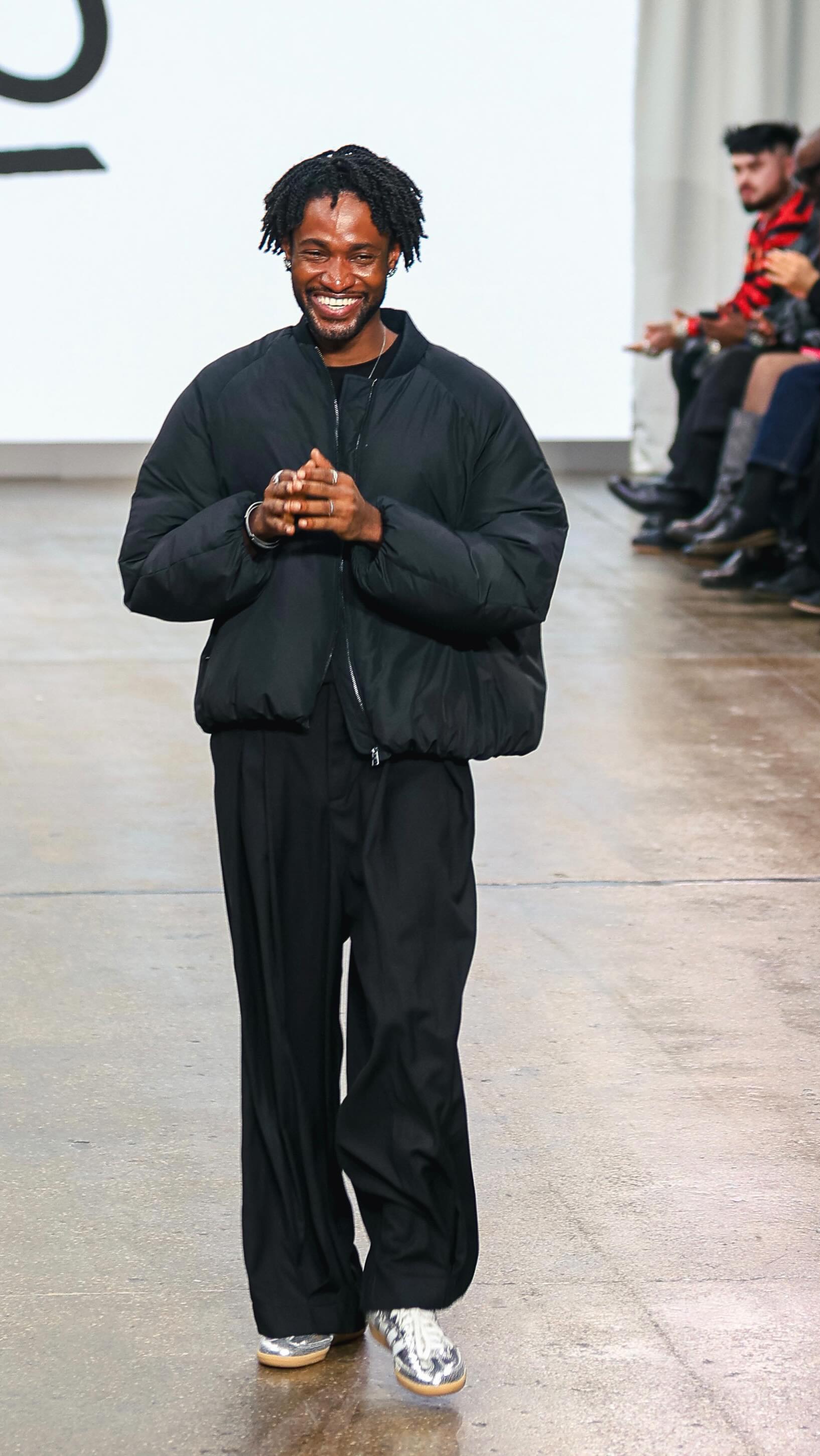 Jermaine Blue Aw 2026
Structure. Precision. Presence.
@jermainebleu
Sharp tailoring, rich textures and silhouettes that command the runway. Every look walked with intention.
Collaboration with @themodelsmode @fashionscout
Models:
@_jck14
@sanskritik_modelling
@hillaryy_a
@vibewitmeer
Edited by @milanxstyles_
#udgn
#fashionscout
#fashionweek
#Autumn2026