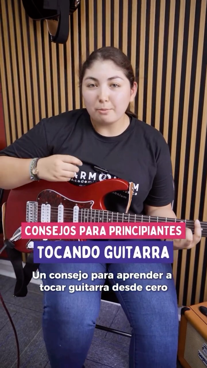 ¿Quieres aprender guitarra desde cero pero no sabes por dónde empezar? 🎸✨
Muchos se frustran las primeras semanas… pero la diferencia no está en el talento, está en la práctica correcta. Con pequeños hábitos diarios puedes ganar fuerza, coordinación y seguridad mucho más rápido de lo que imaginas.
Imagínate tocar tu canción favorita completa, con fluidez y confianza 🙌 Ese momento llega cuando entrenas con intención.
Guarda este reel para practicar después y dale like si quieres más tips para mejorar tu técnica 🎶🔥
