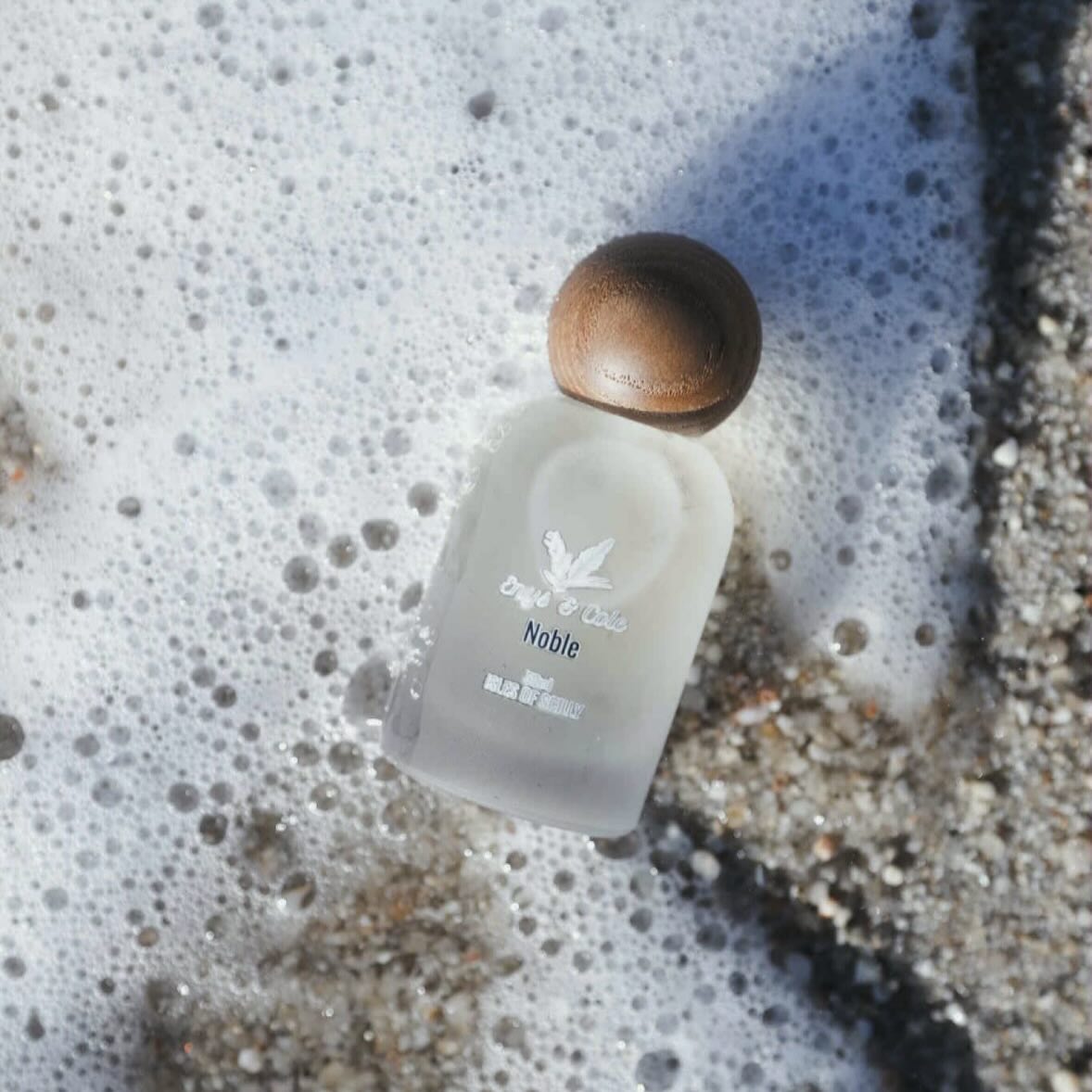 Looks like the tide bought in something better than seaweed this morning… 🌊
New scents are a must because if Monday insists on returning every week… the least you can do is smell good 💅
#islesofscilly #smallbusiness #homemadescent #mondaymood